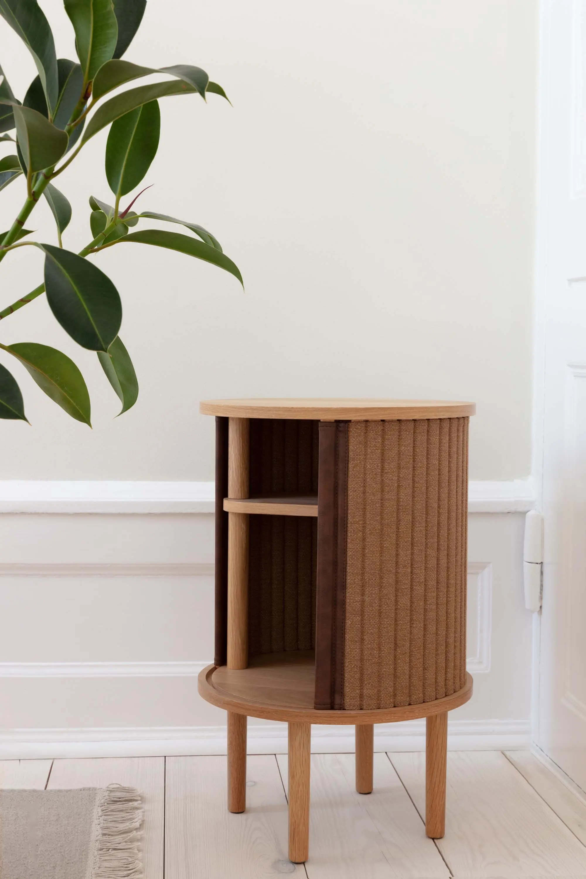 UMAGE - Audacious | side table, oak, sugar brown