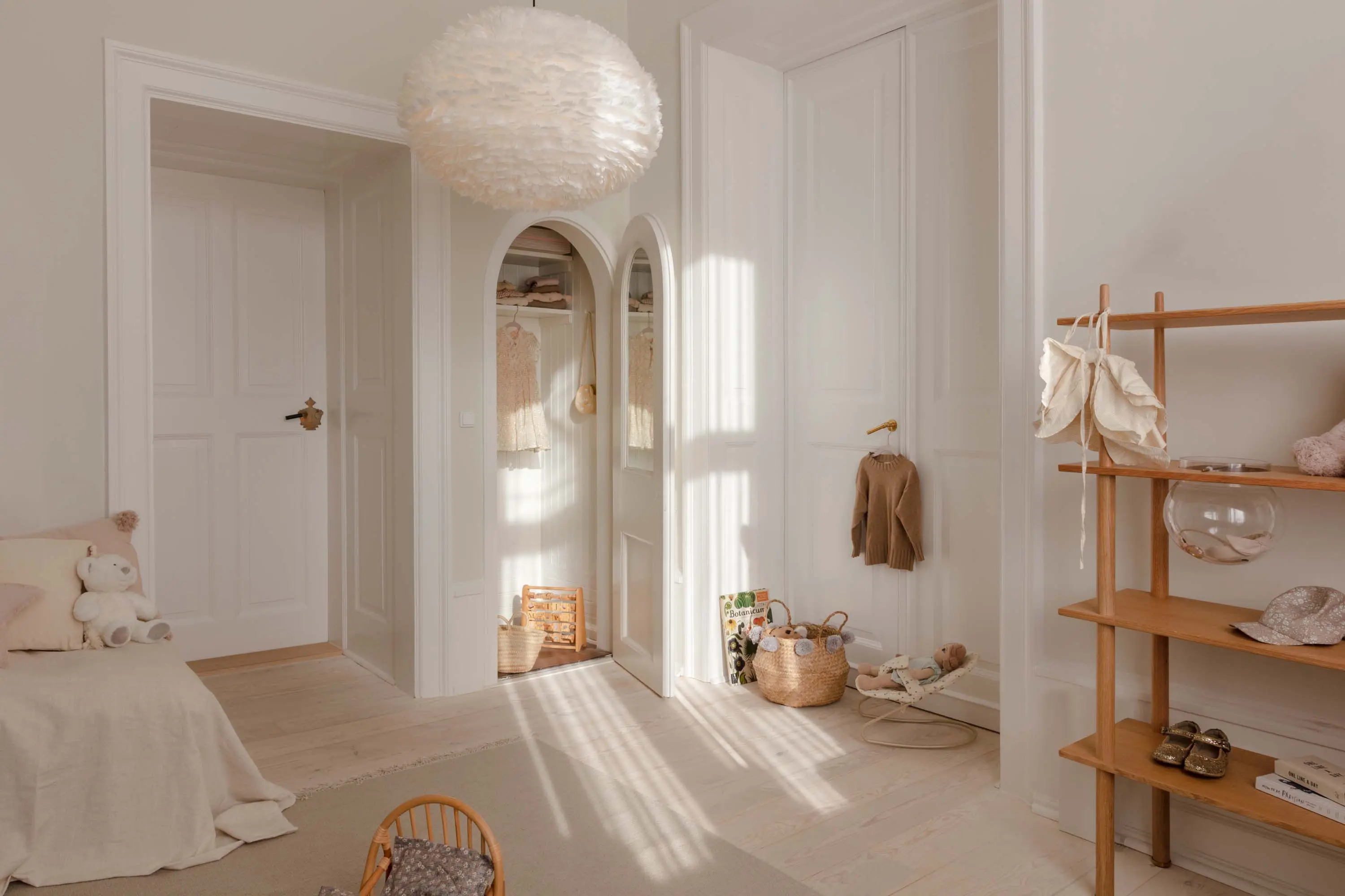 UMAGE - Stories | shelving, oak + Trays, oak