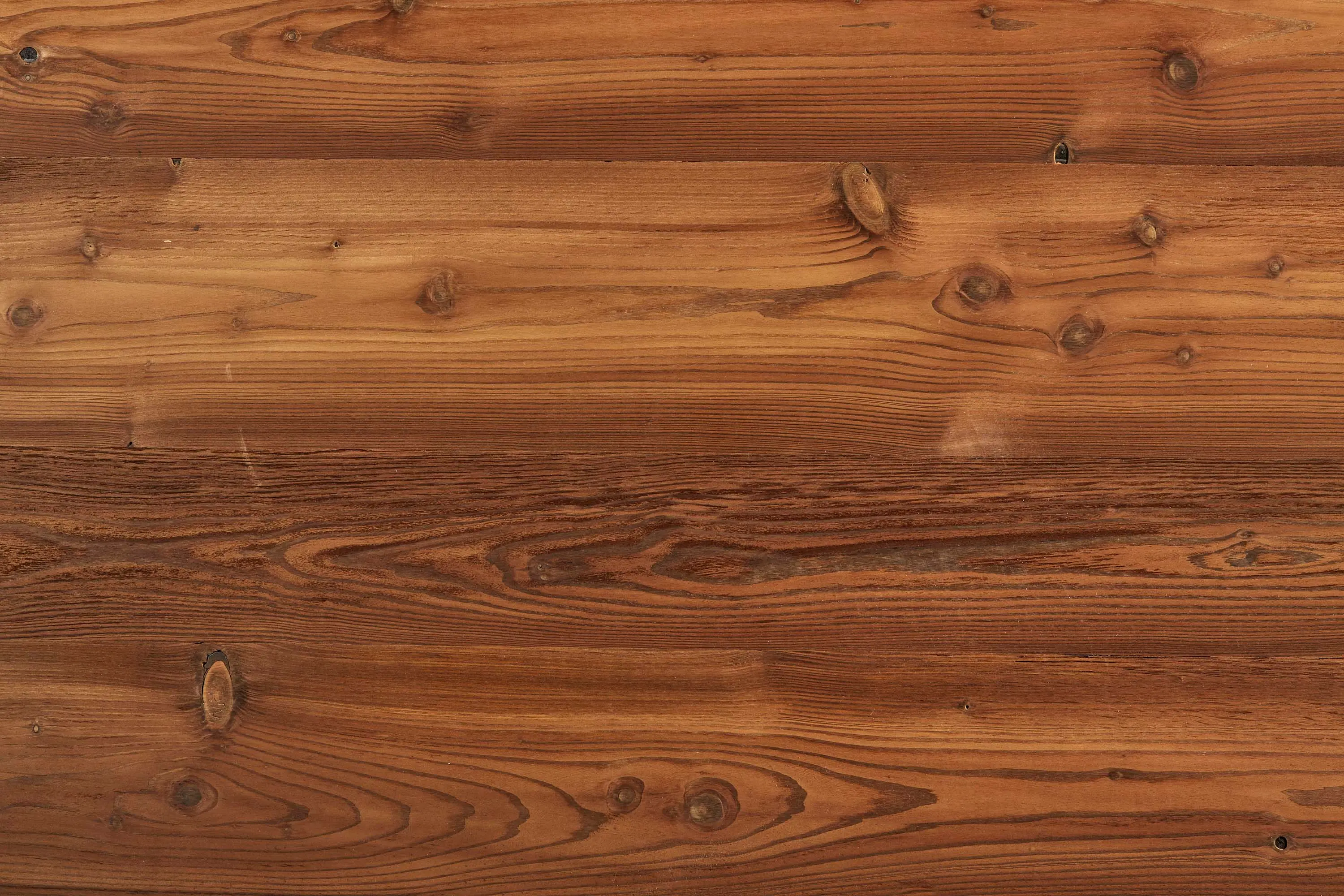 XYLOKAT - Smoked Knotty Larch