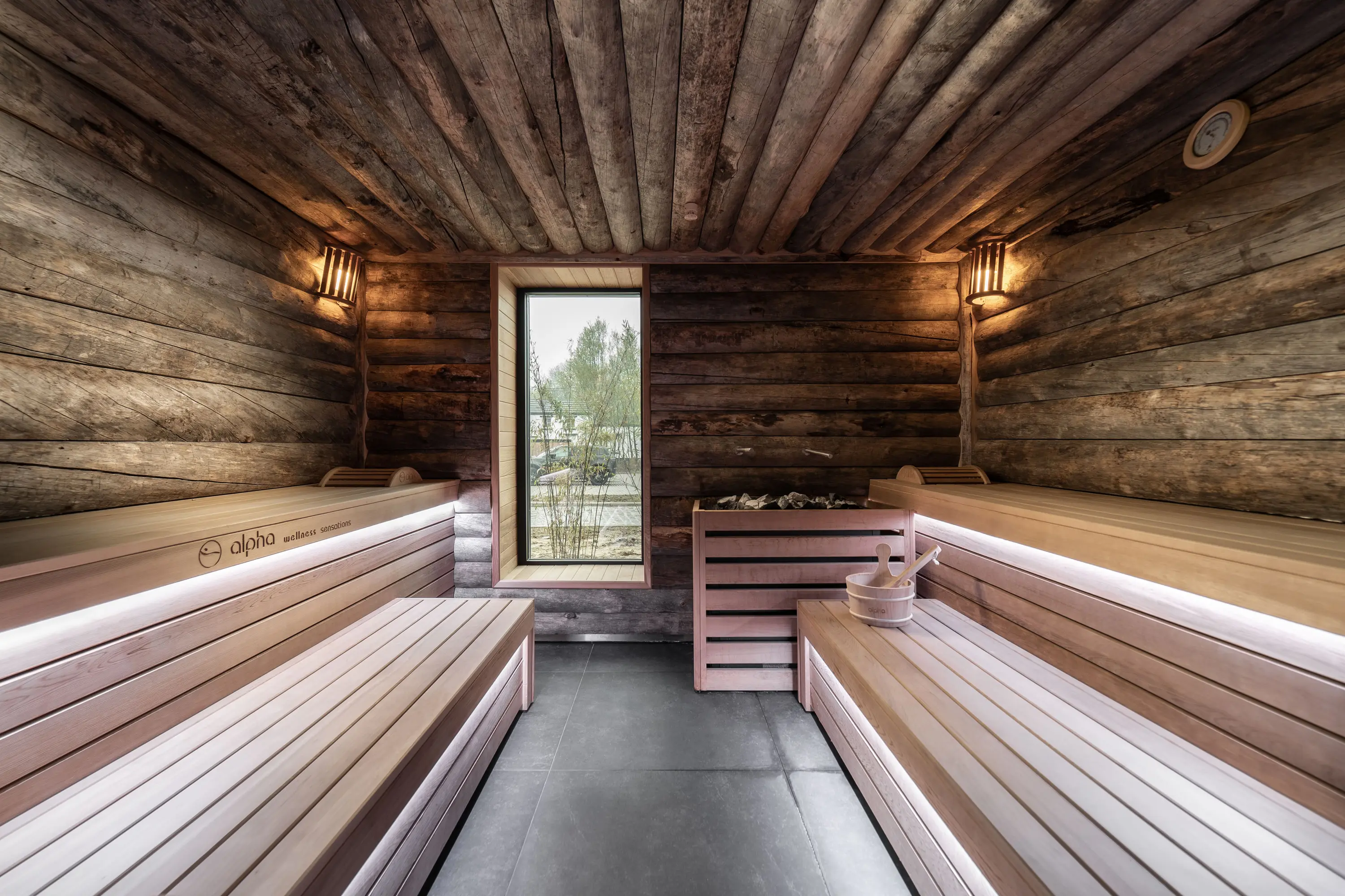 Alpha Wellness Sensations - IR/Saunas Inside Finish - Kelo