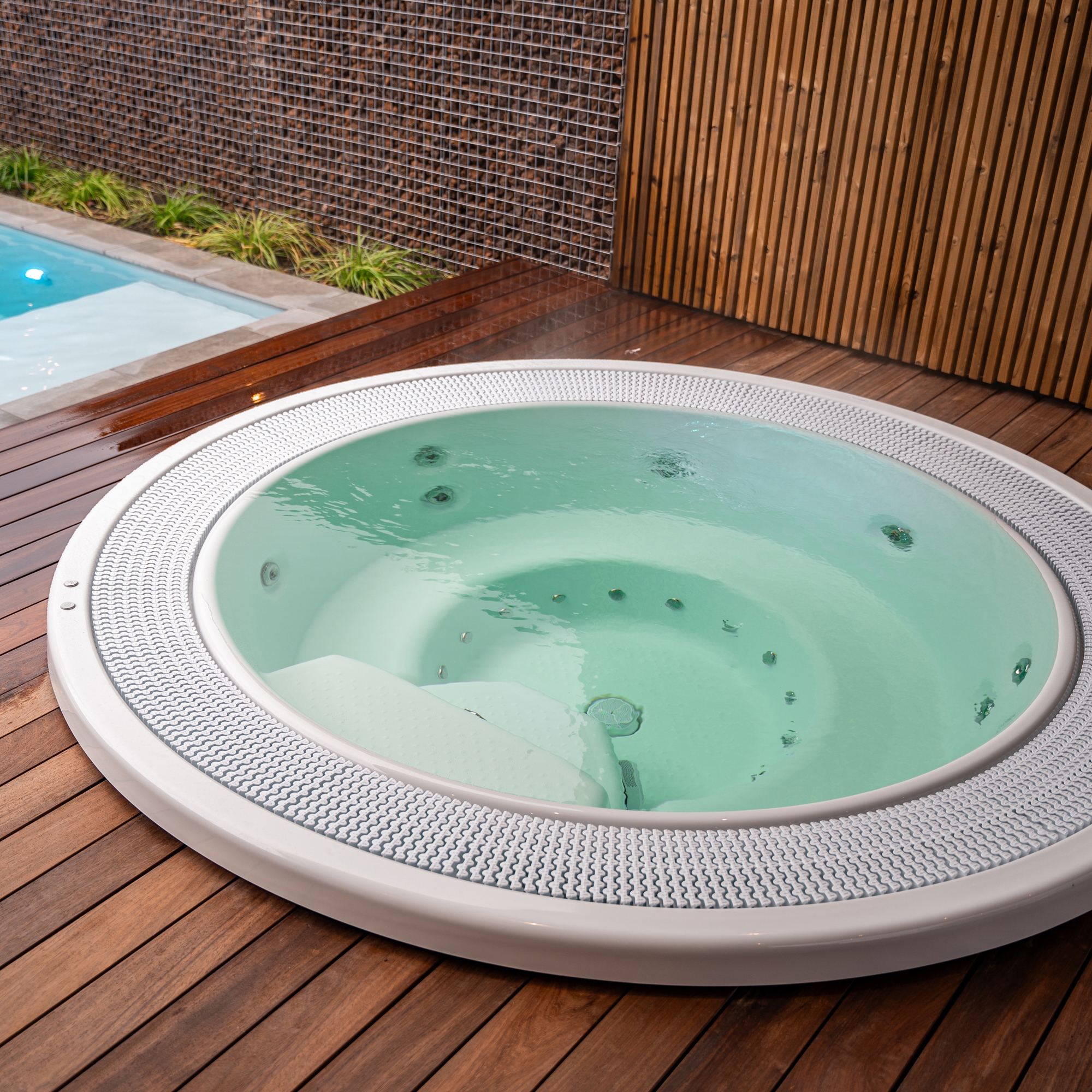 Display product Spa Chaleur Pro Round from manufacturer Alpha Wellness Sensations