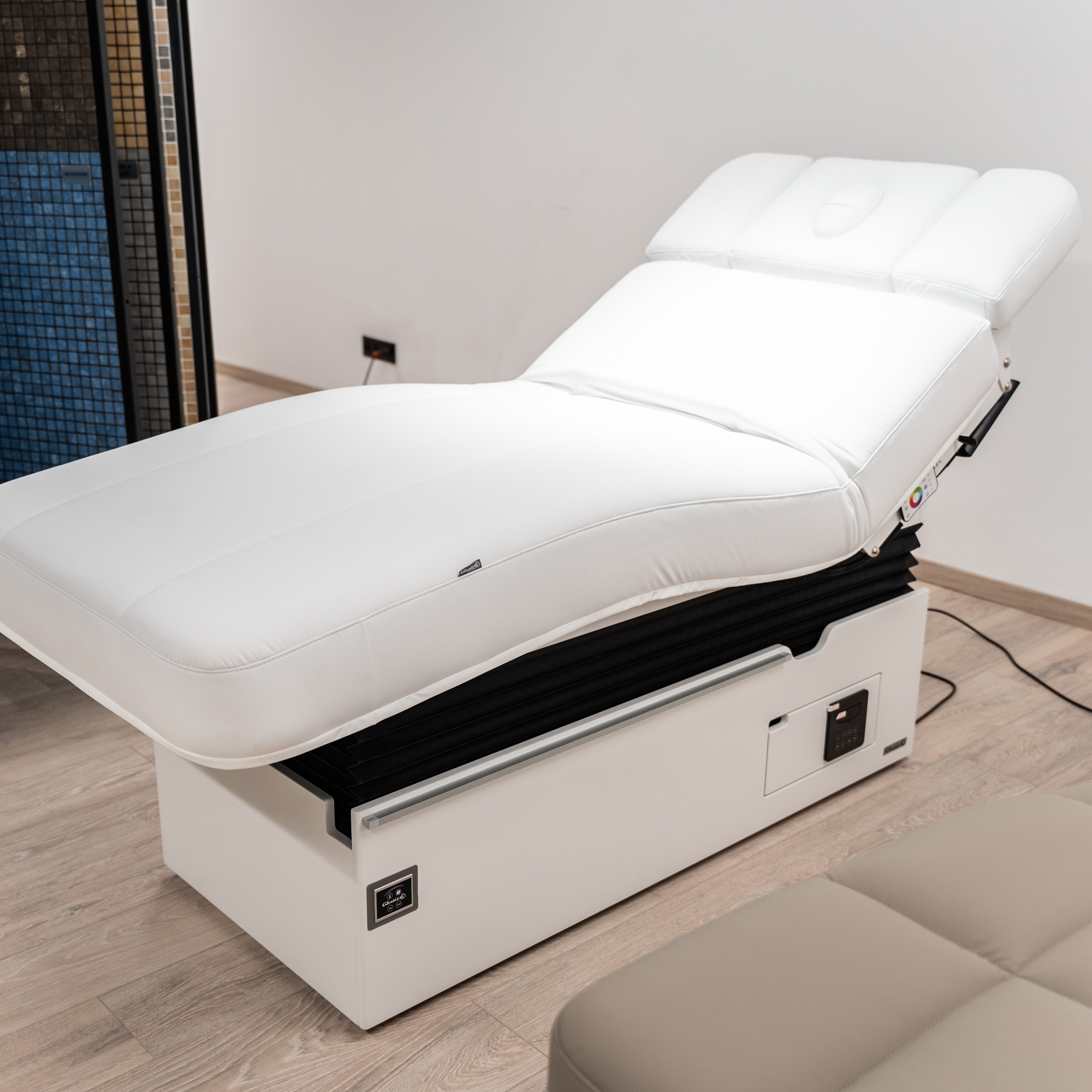 Display product Treatment Table from manufacturer Alpha Wellness Sensations