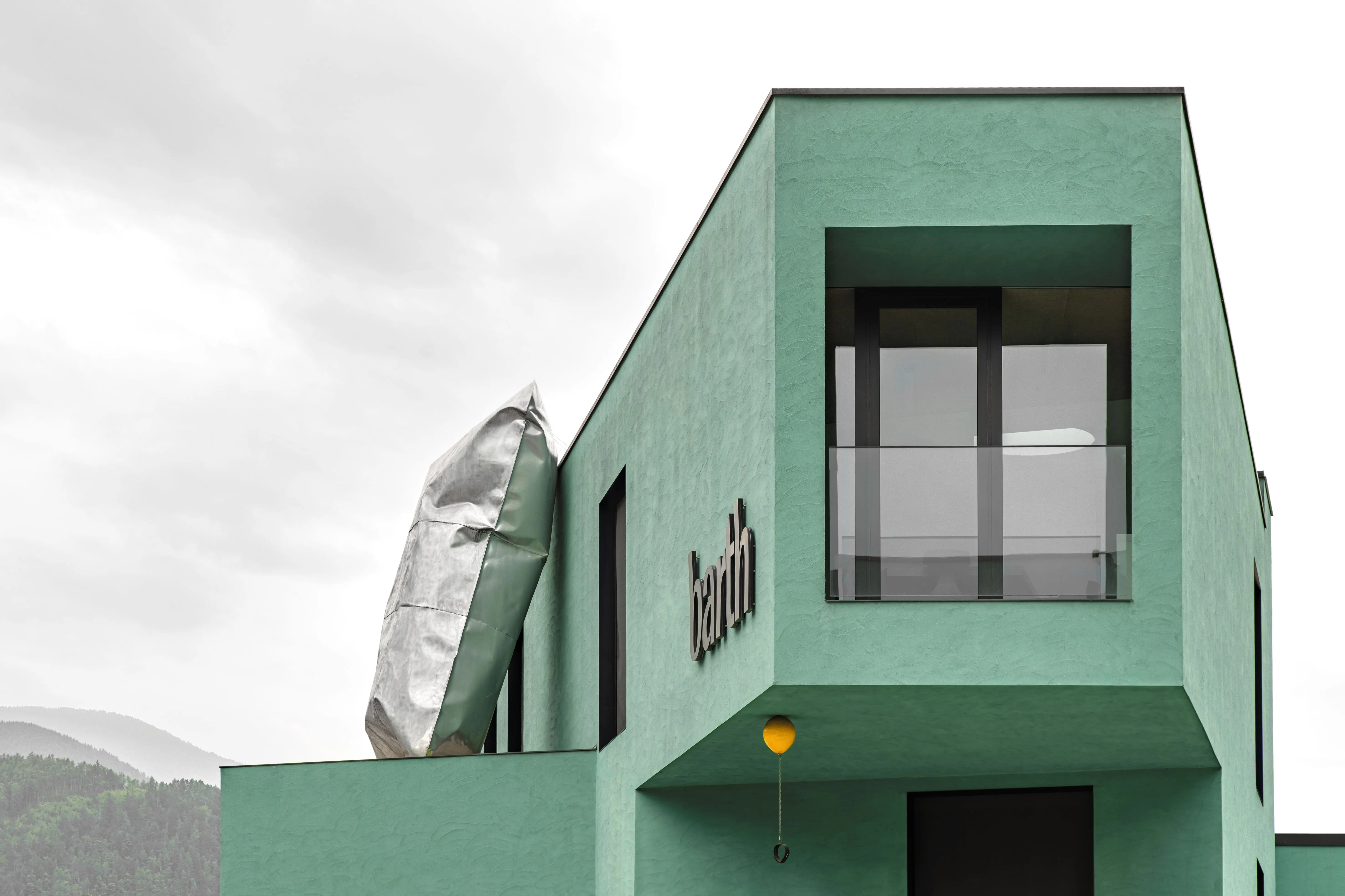 gallery-slide-0