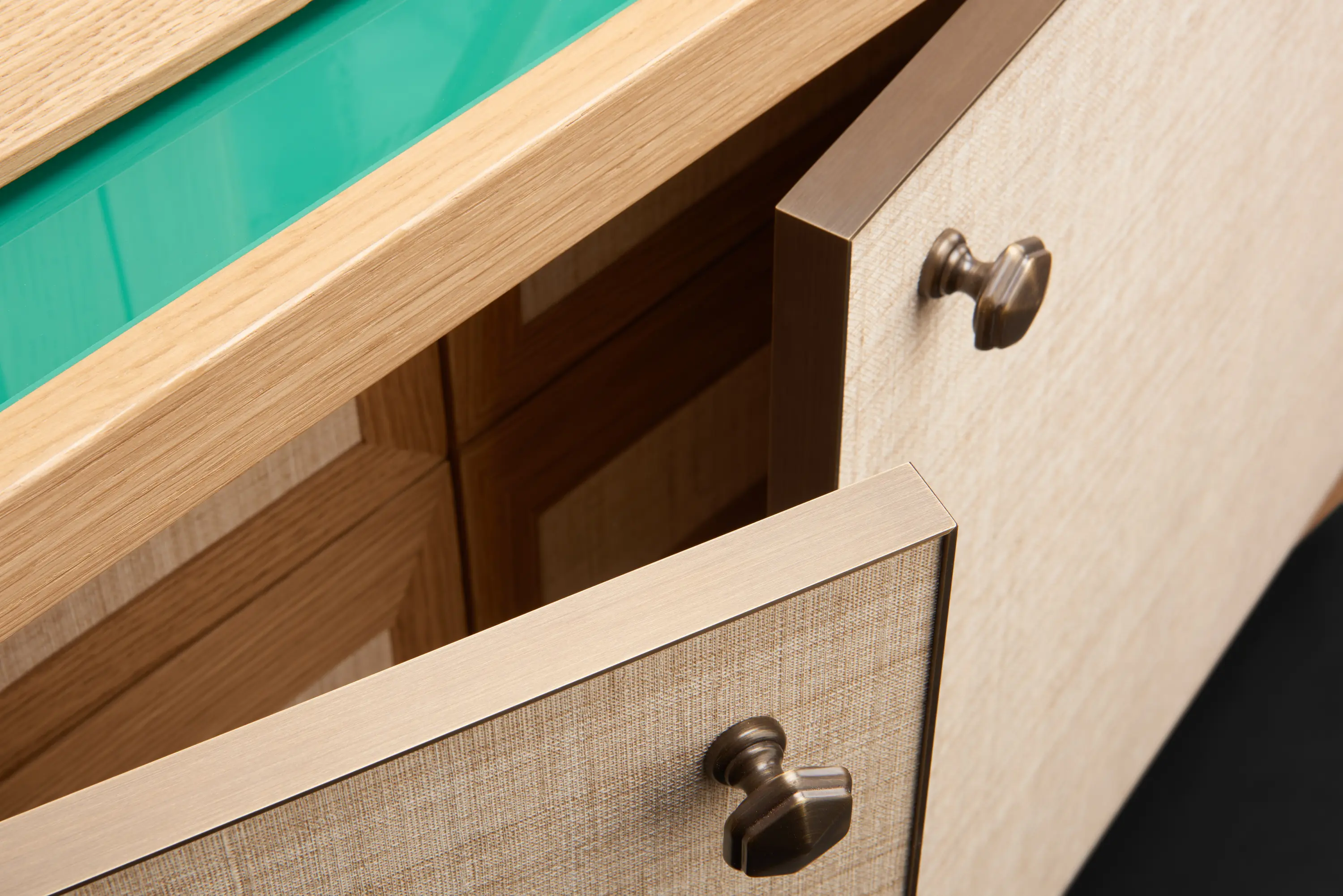 barth - Armario con una cuidada mezcla de materiales