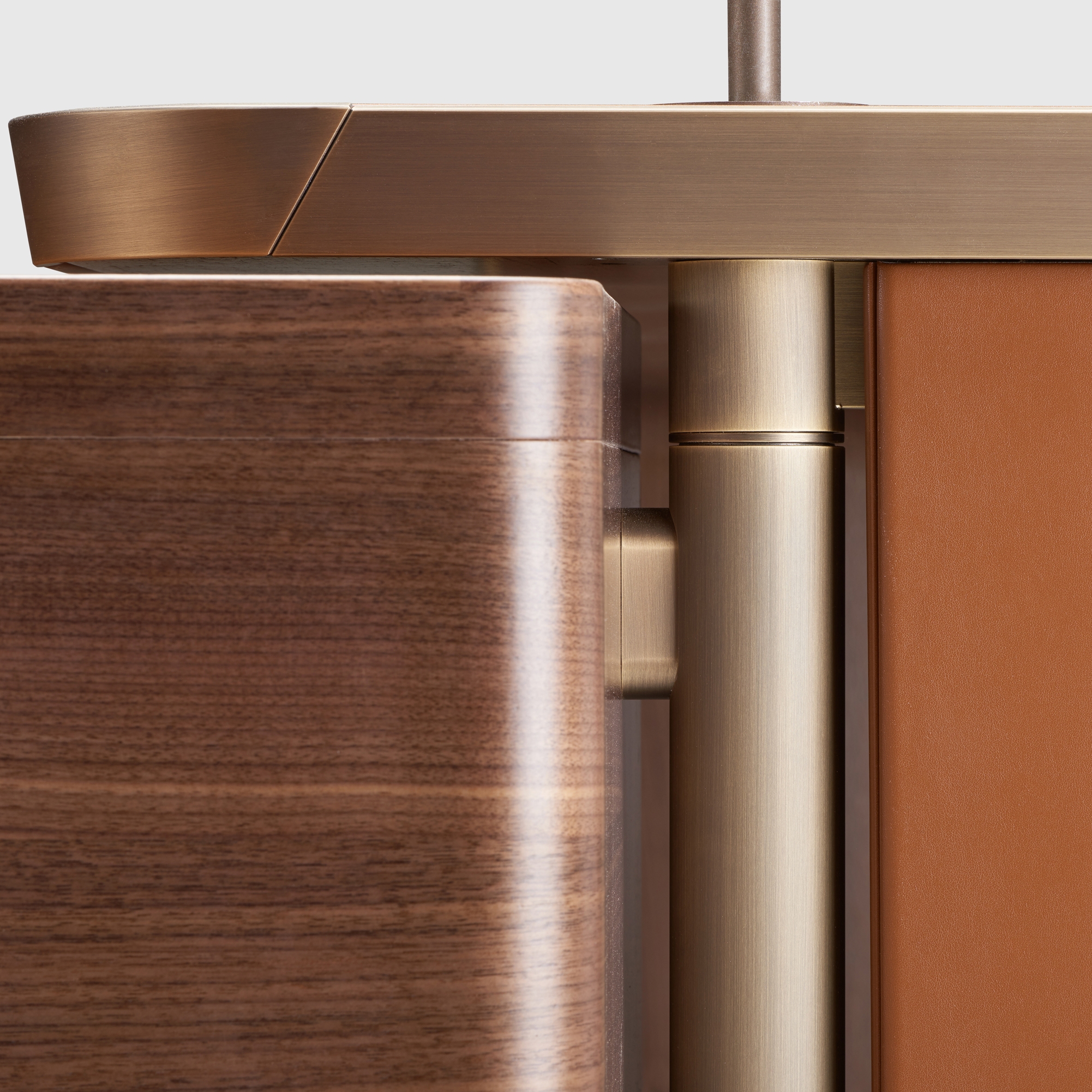 Afficher le produit Refined Designer Table Combining Walnut, Leather, and Brass du fabricant barth 
