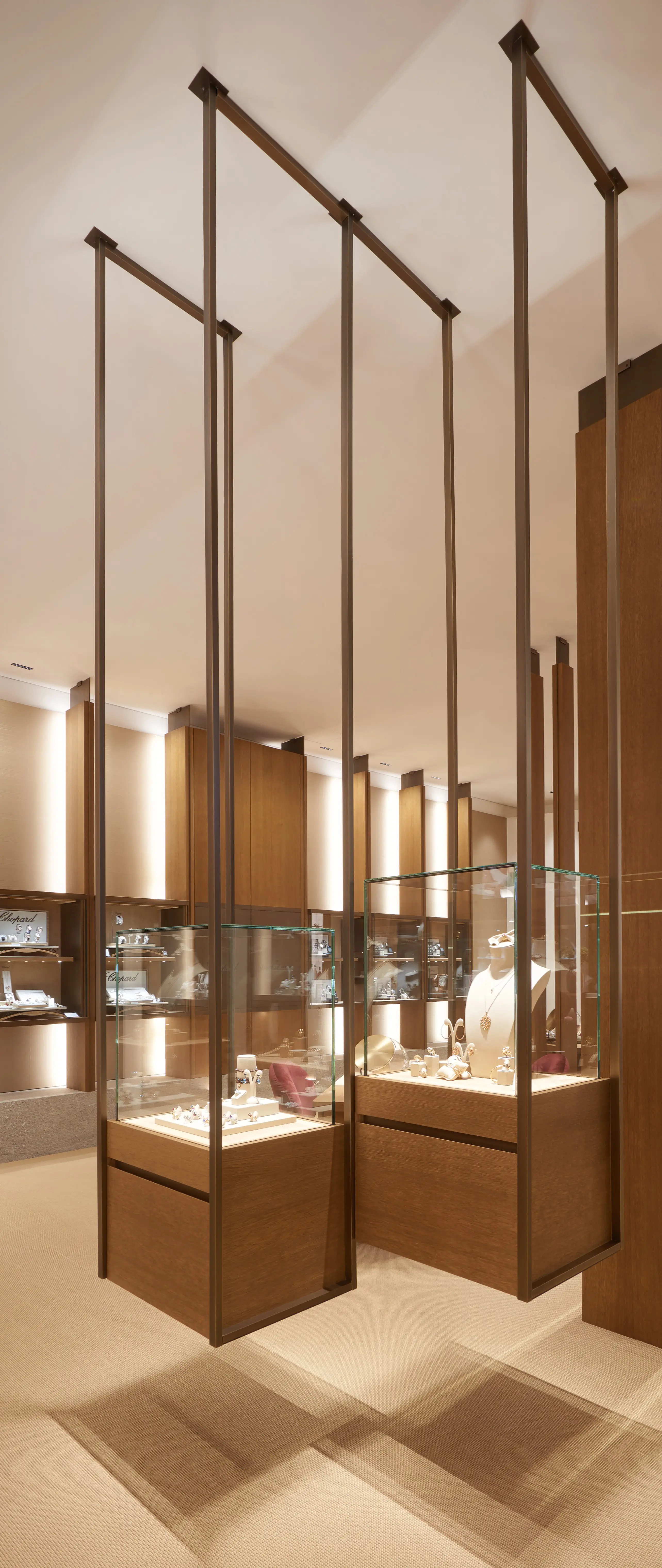 barth  - Hanging Showcase