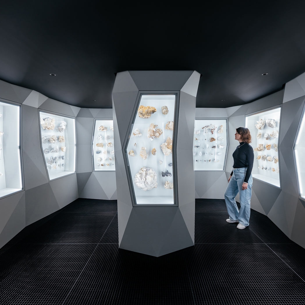 Display product Recessed Display Cases from manufacturer barth 