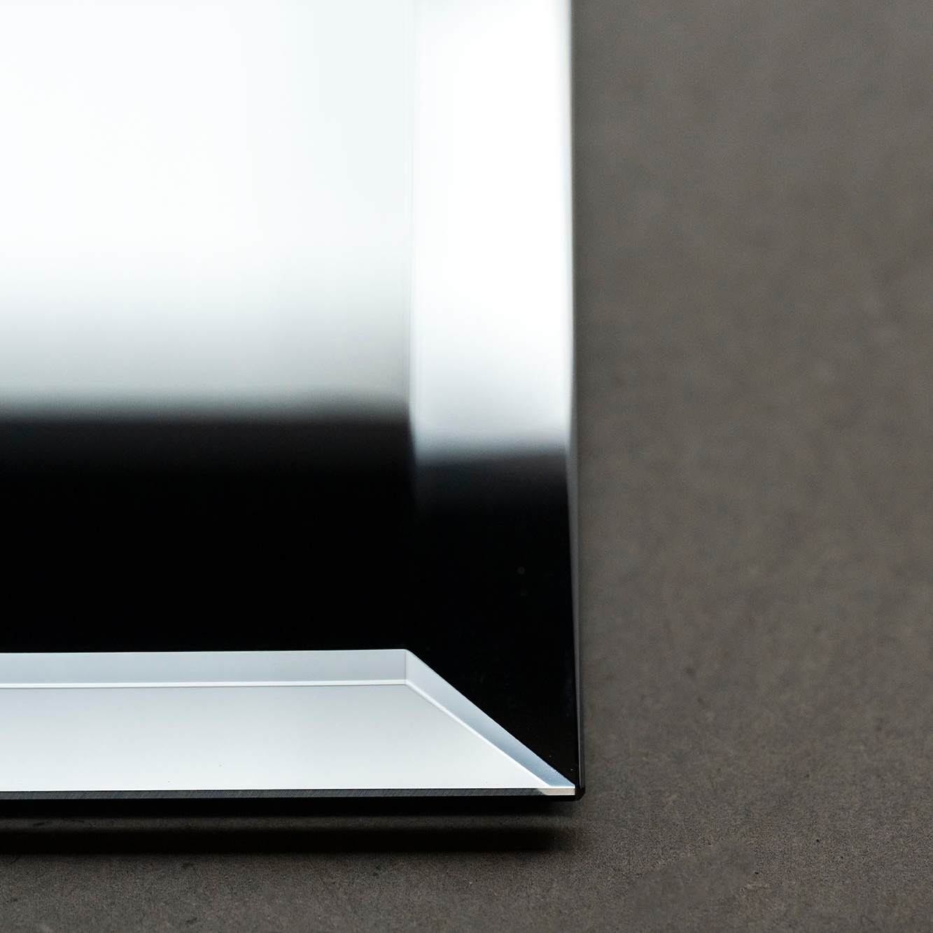 Display product Beveled Mirror from manufacturer barth 