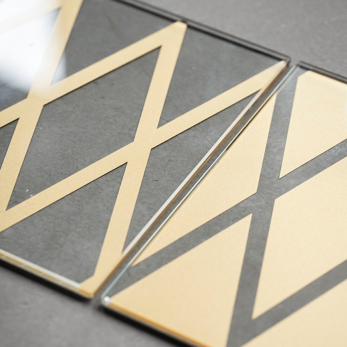 Display product Glass with Gold Screen-Printed Design from manufacturer barth 