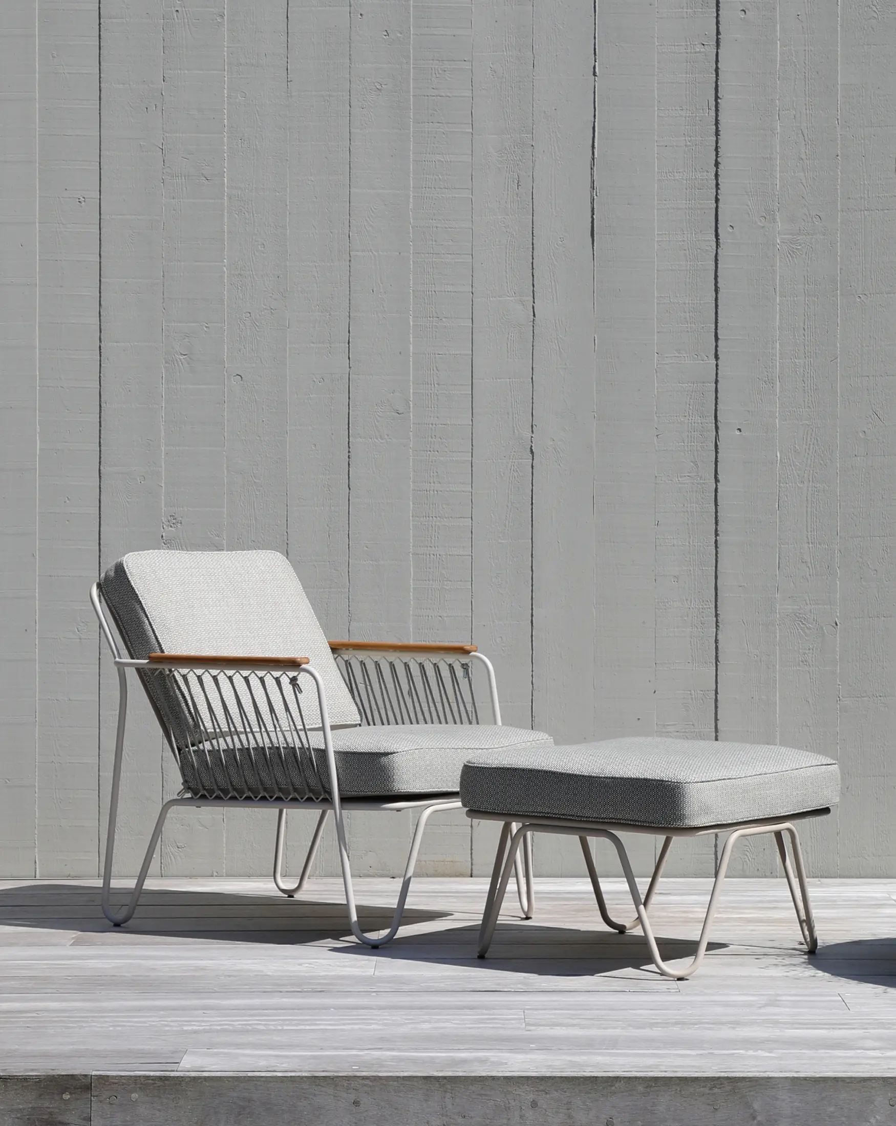 Design Pergola - Nina Side Table, with Magazine Holder