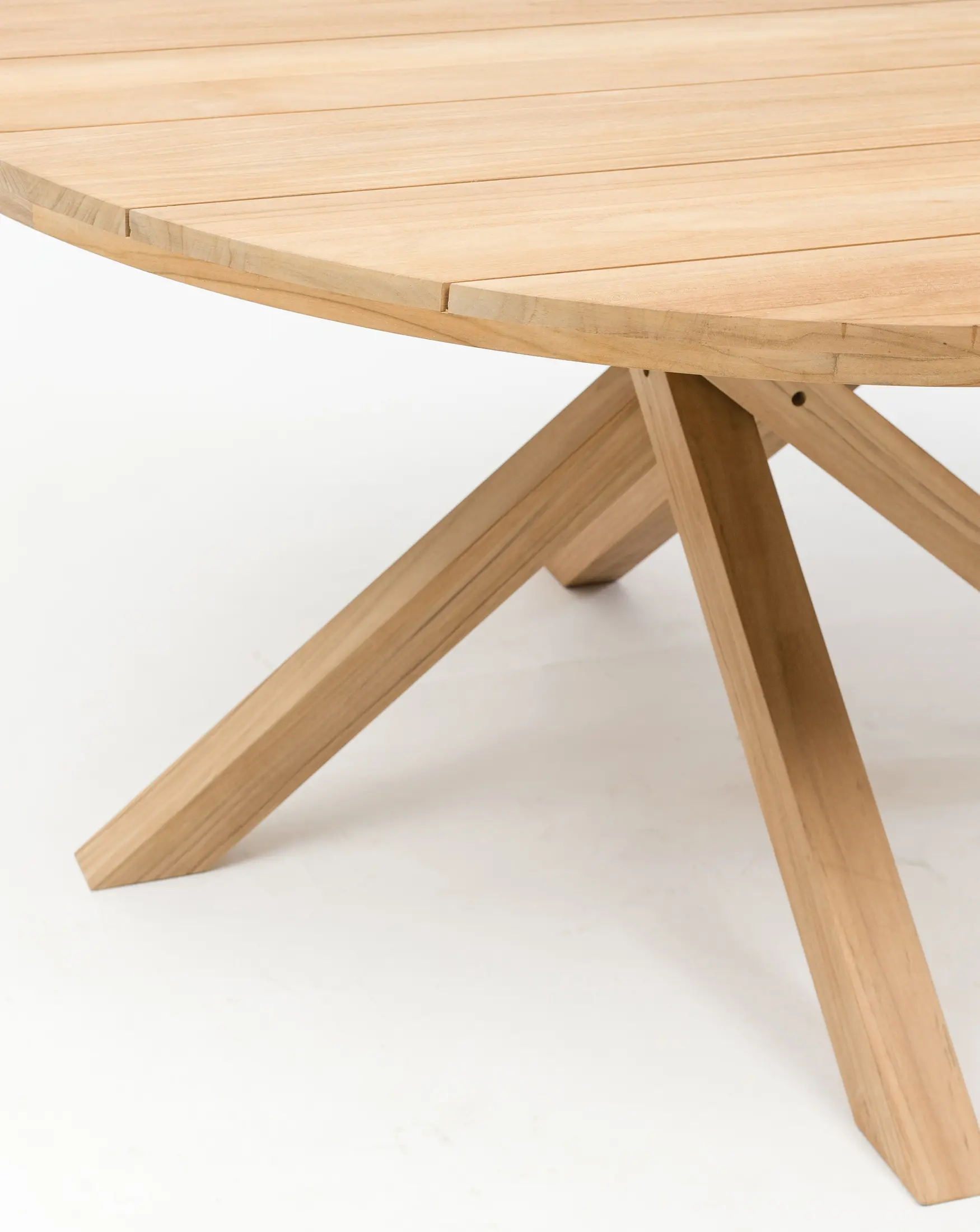 Design Pergola - Suva Dining Table D150cm - Natural Teak