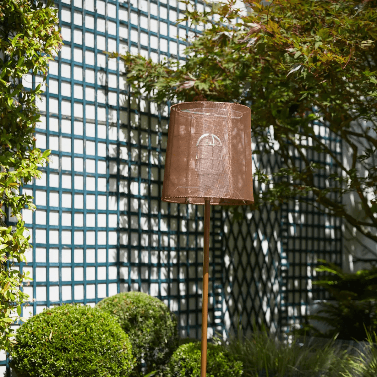 Produkt Exterior standing copper lamp des Herstellers LVL - USA anzeigen