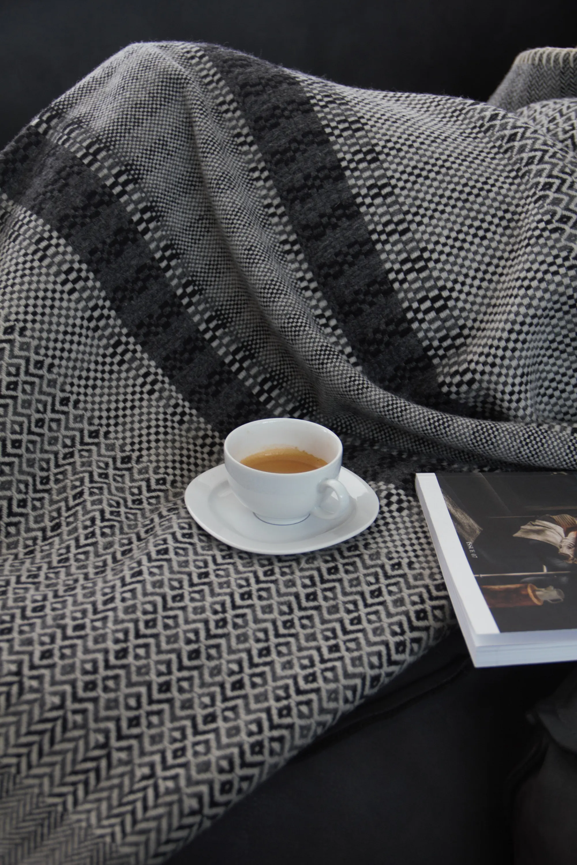 MOR Design - CRAG blanket Minimalist Modern blanket