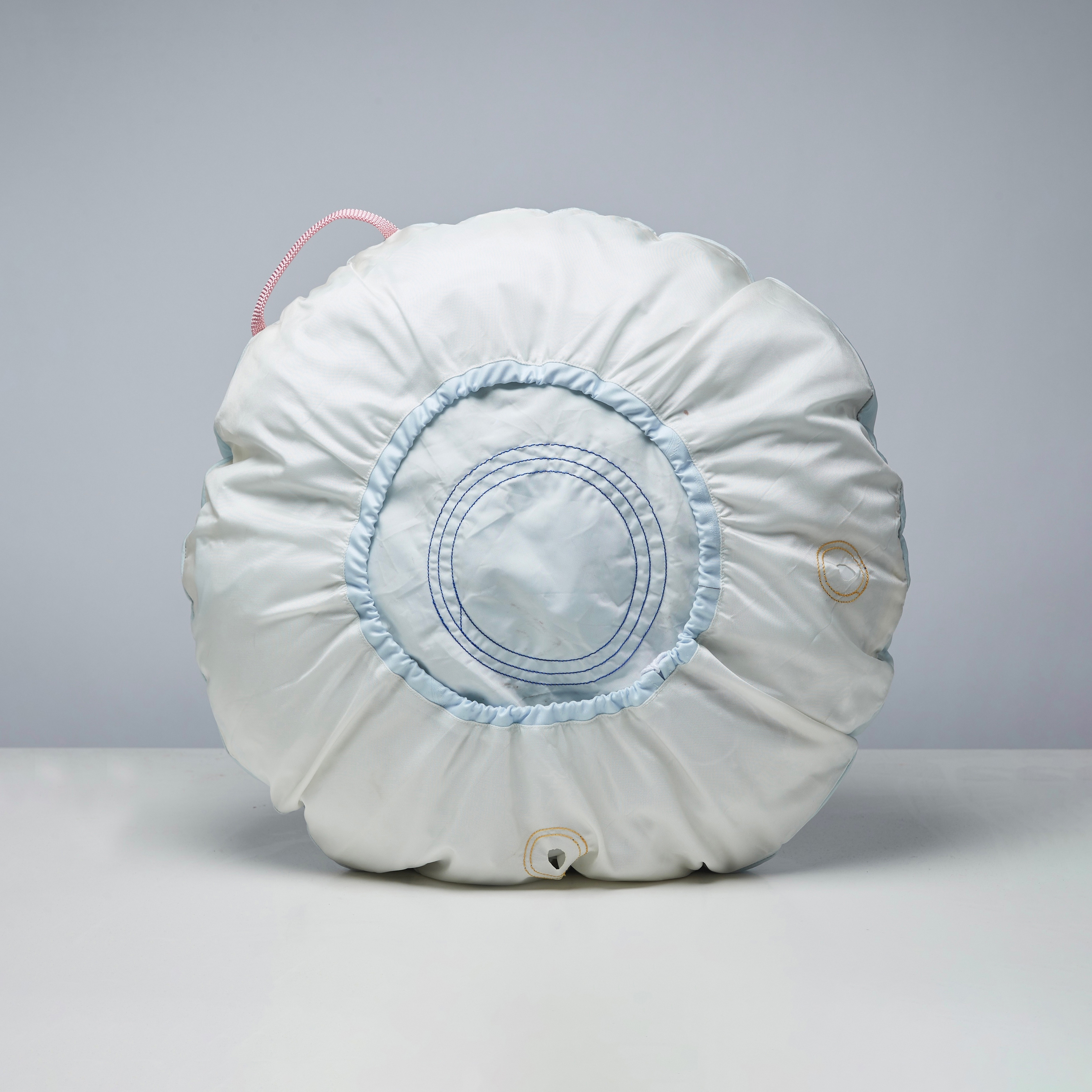 Afficher le produit Airbag Pillow du fabricant FOLK