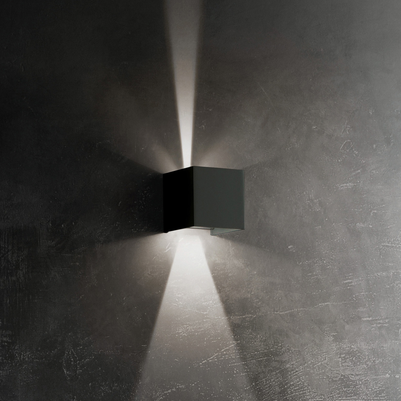 Cubetto wall lamp