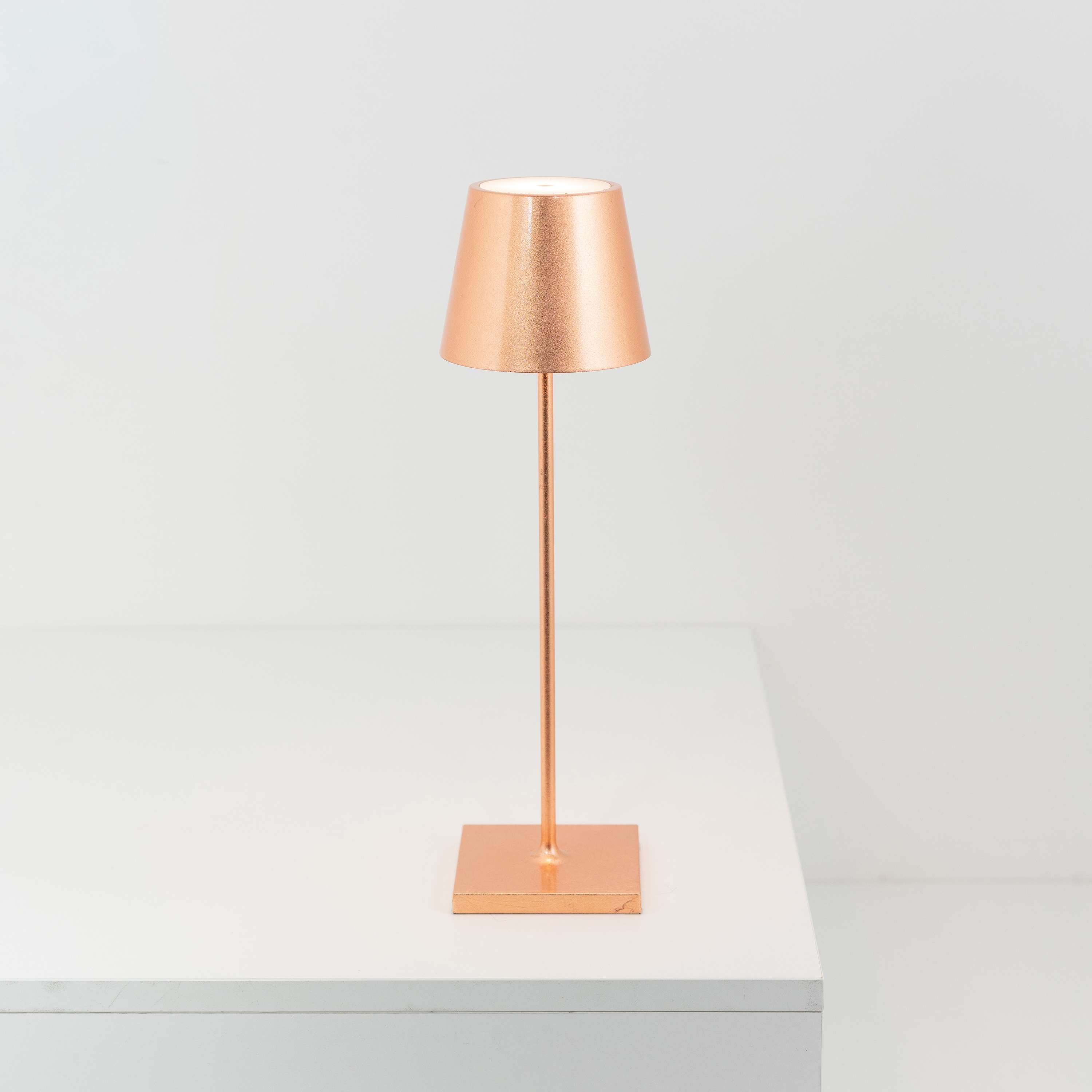 Poldina table lamp