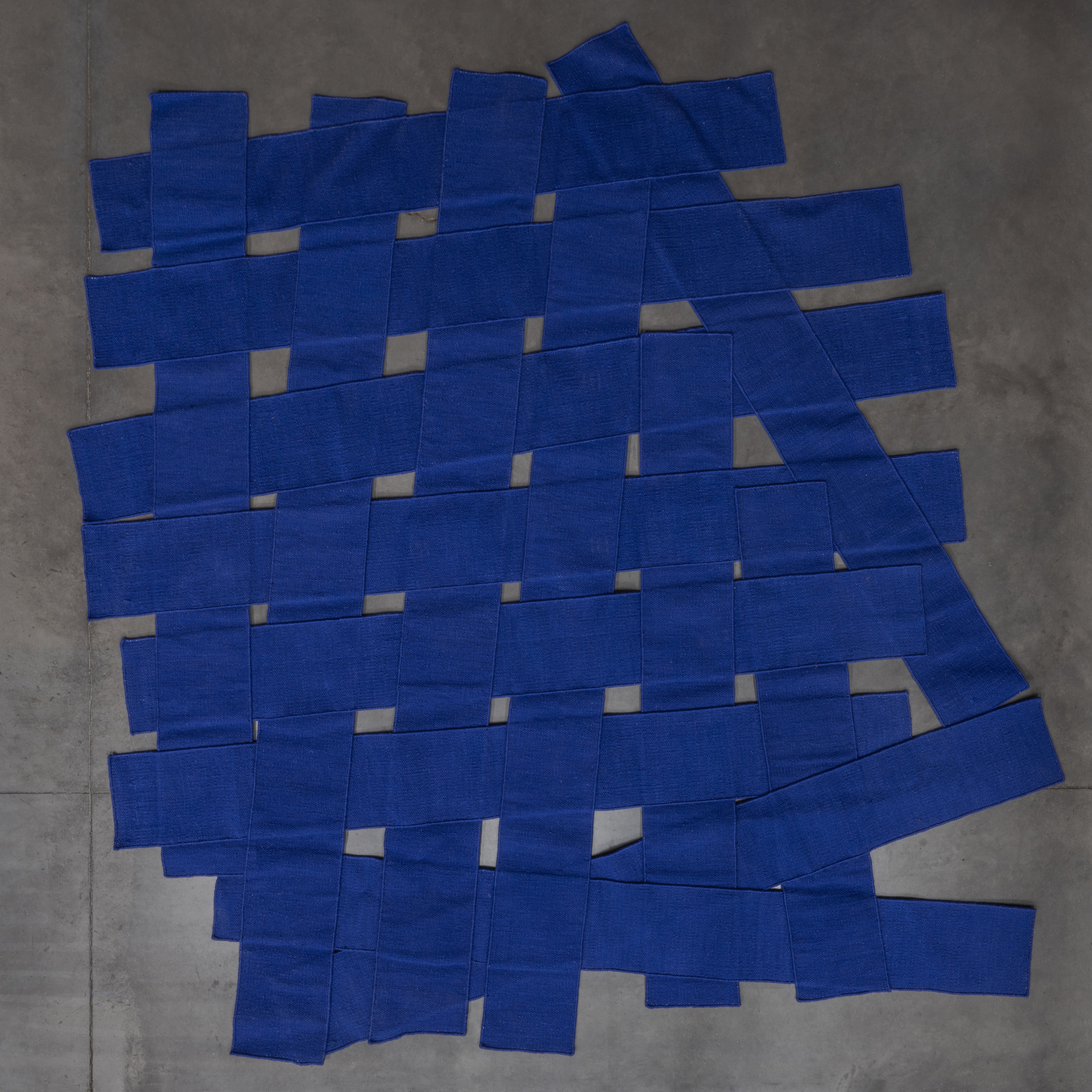 Mostrar el producto A TWICE WOVEN RUG | No. 1 del fabricante Urban Fabric Rugs