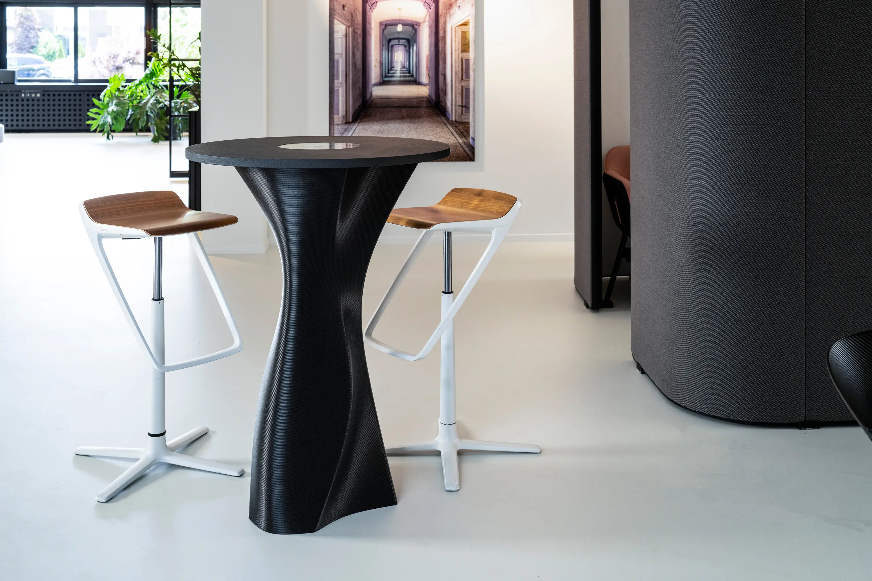TRIBOO - NeverEnding Ivy High Table