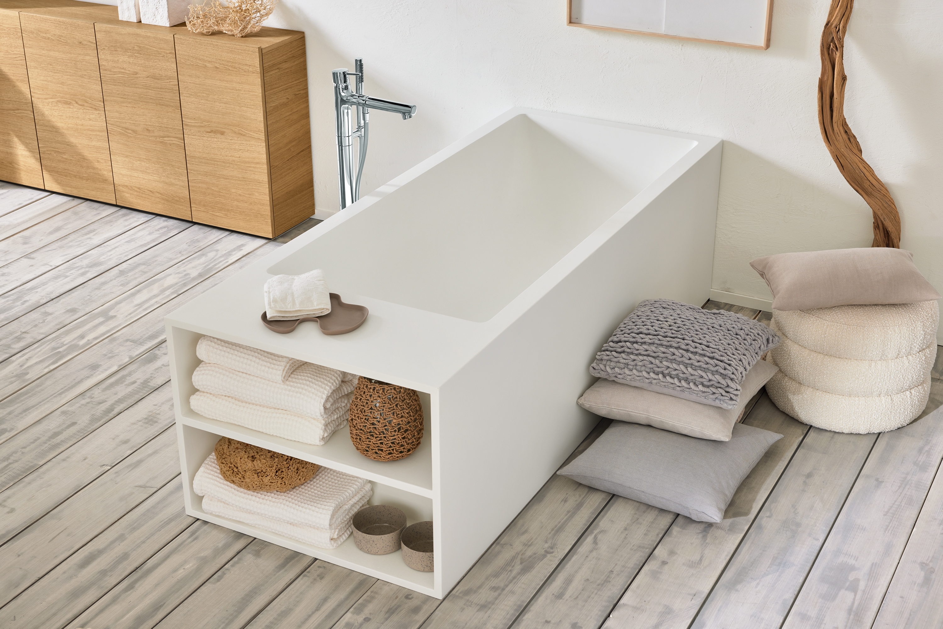 BADEWANNE MINERALWERKSTOFF WHITE FREISTEHEND MIT EINLAUF WEISS MATT REGAL RECHTS - Badewannen von Vigour