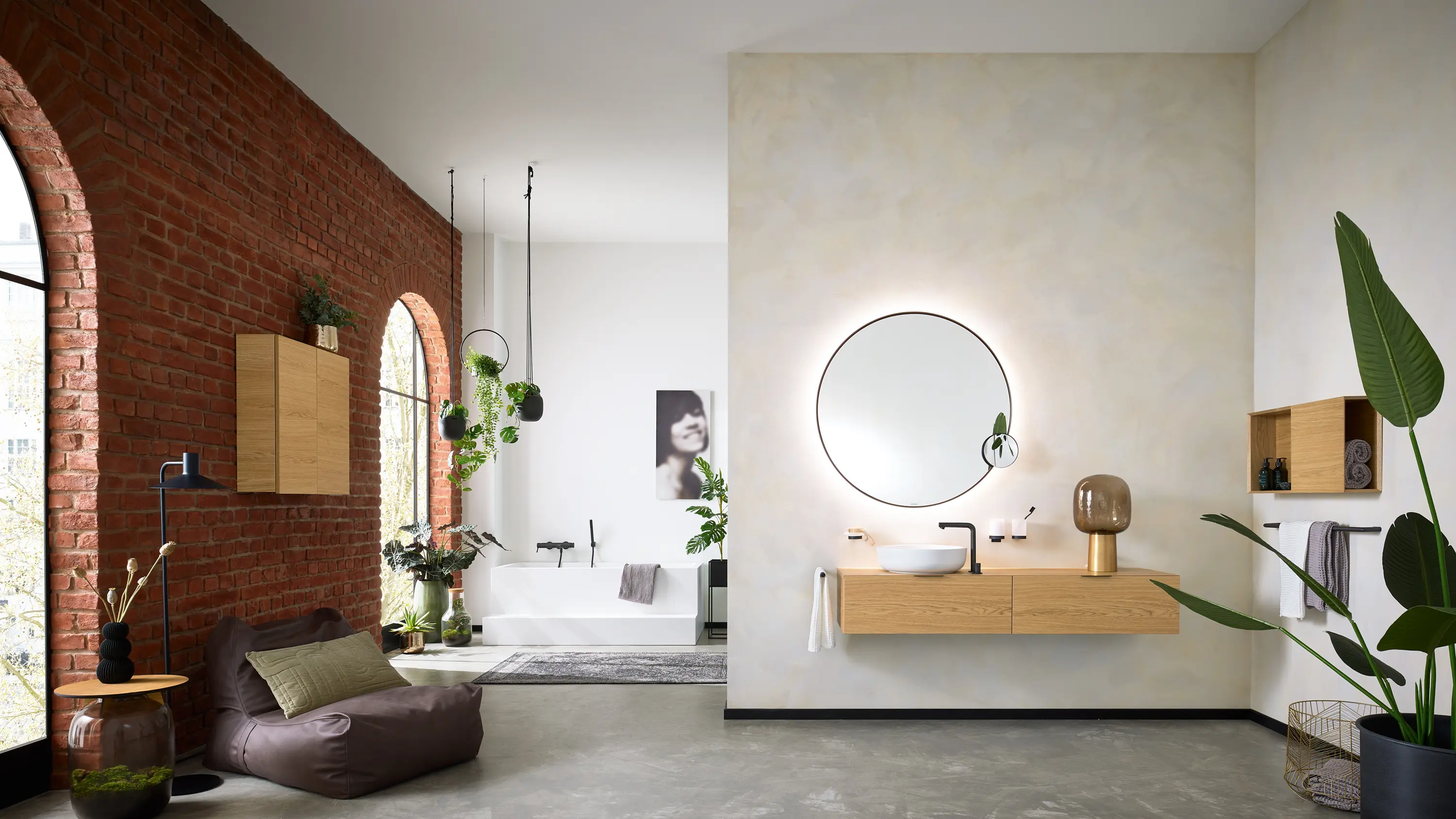 Vigour - Back-to-wall bath solid surface white 2-sided right matt white with step