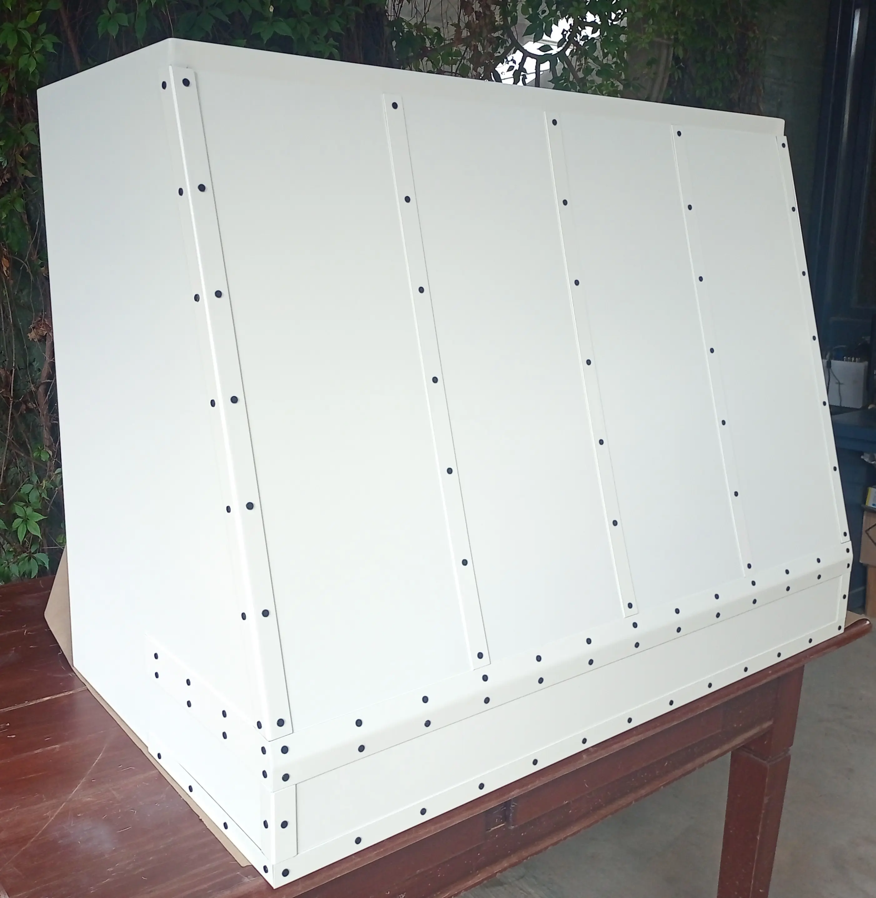 AMORETTI BROTHERS - White Range Hood - Helen