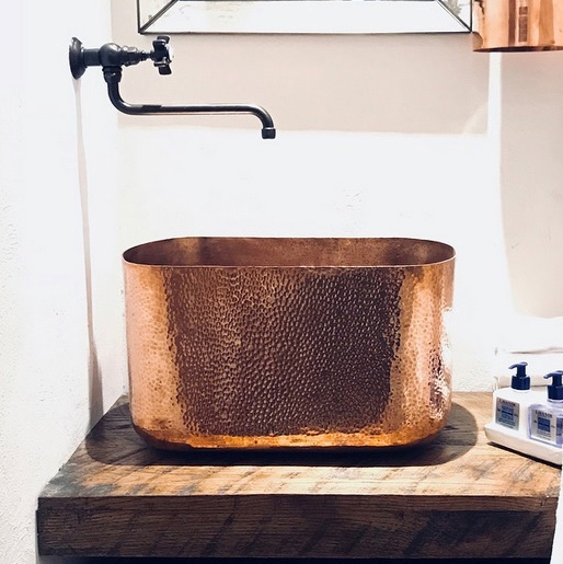 Produkt Oval Bathroom Sink 17.8"X9" - Lola des Herstellers AMORETTI BROTHERS anzeigen