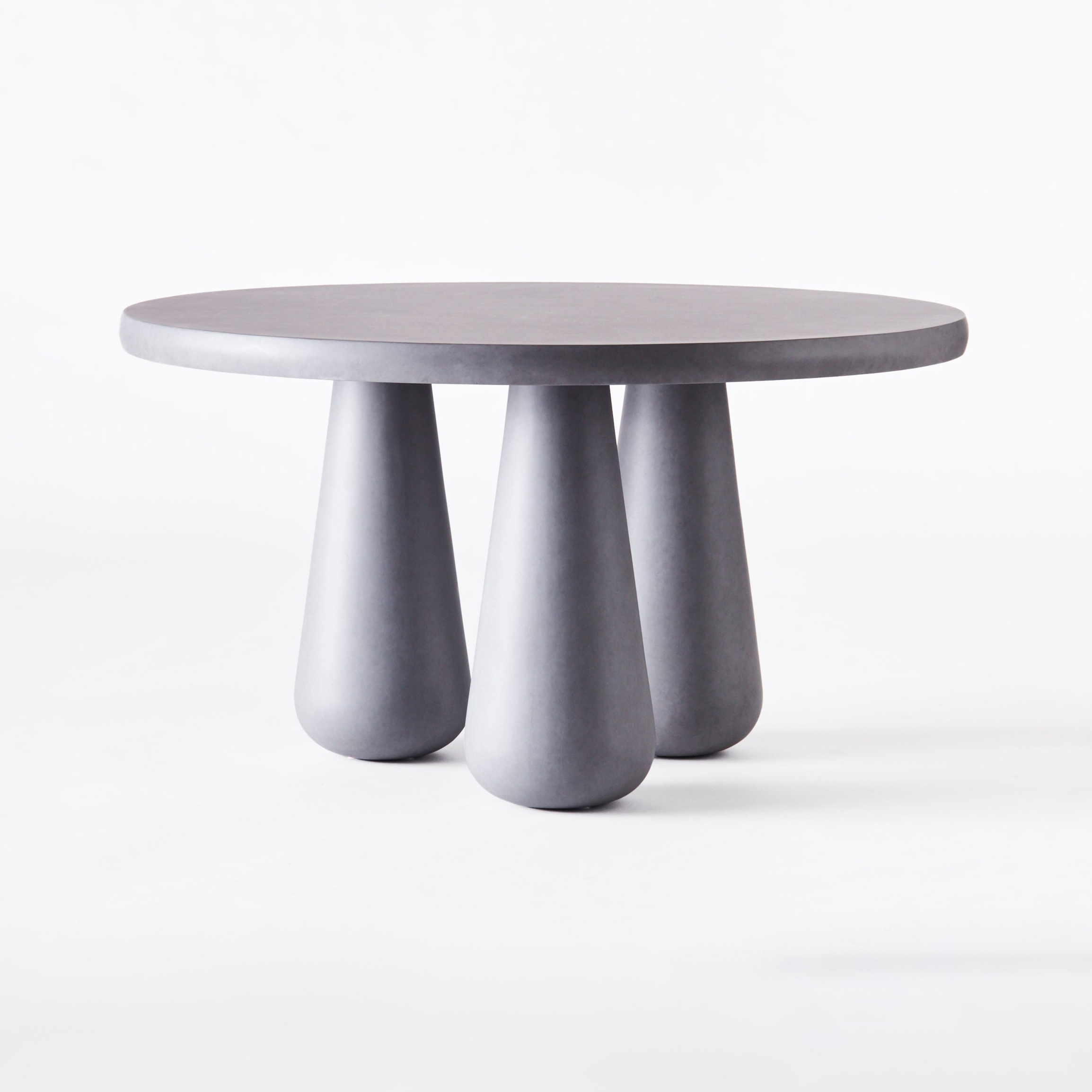 Afficher le produit Round Dining Table Grey du fabricant Dusty deco