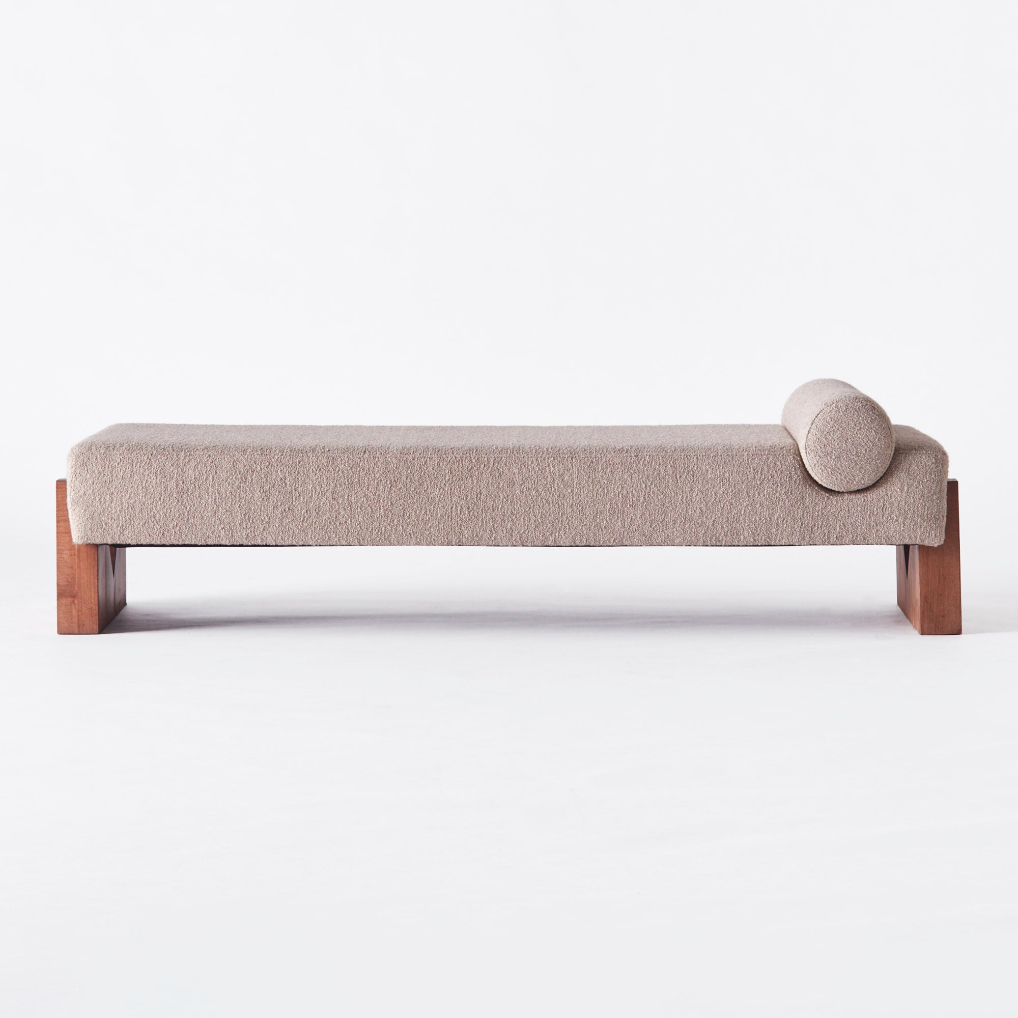 V Day Bed Boucle
