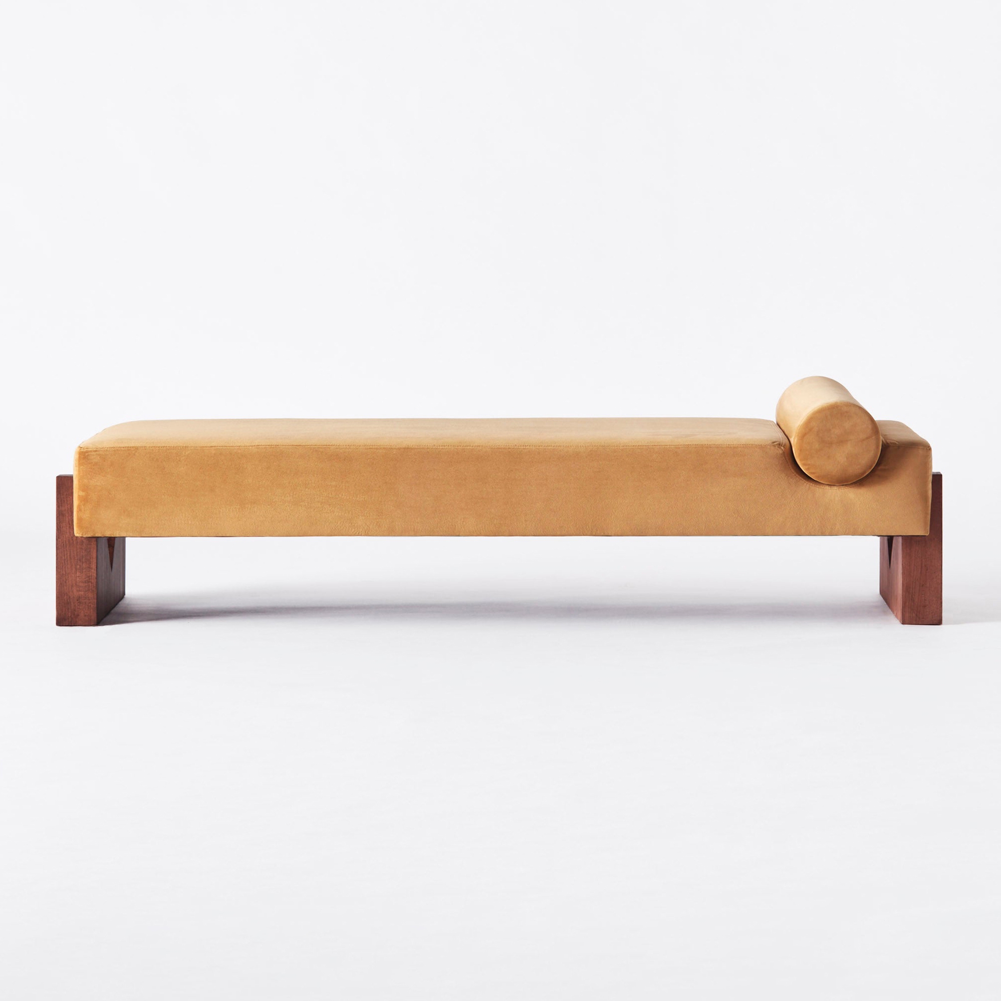 V Day Bed Velvet