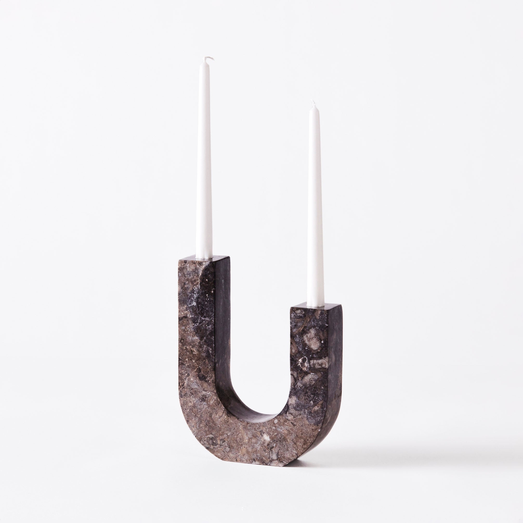 Mostrar el producto Arco Candle Holder Grey del fabricante Dusty deco
