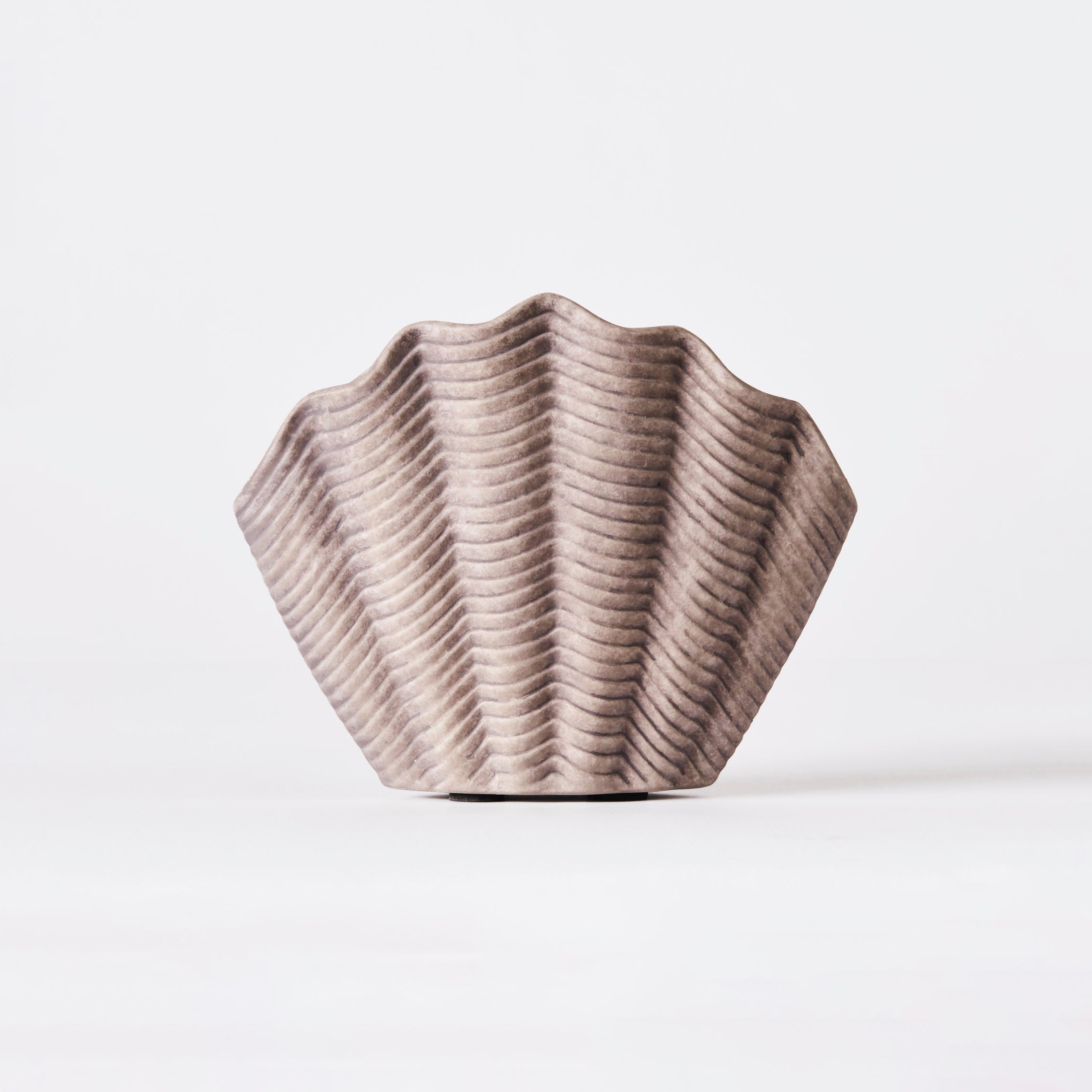 Display product Concha Vase Grey Medium from manufacturer Dusty deco