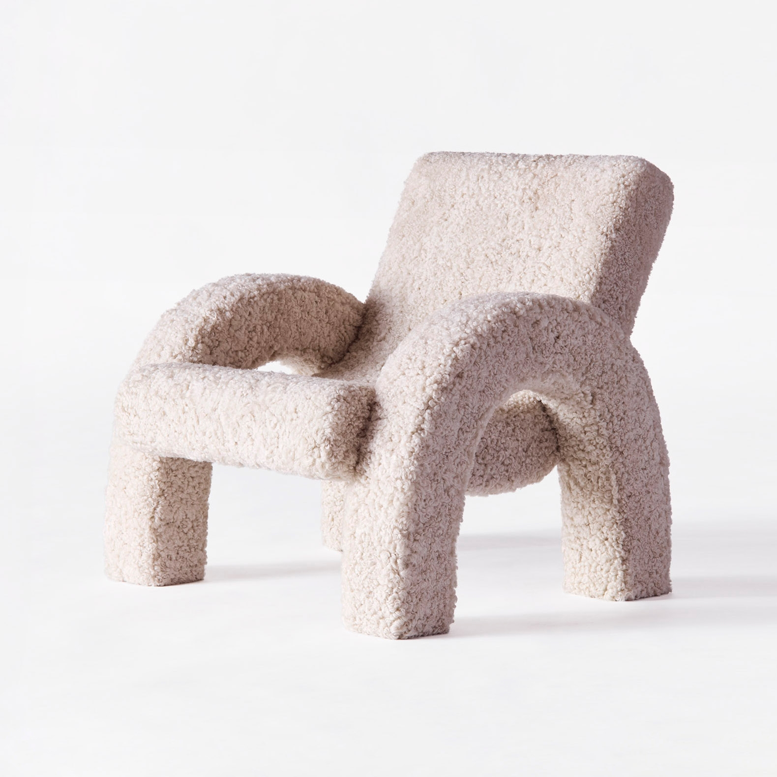 Mostra il prodotto Arco Lounge Chair Small Sheepskin del produttore Dusty deco