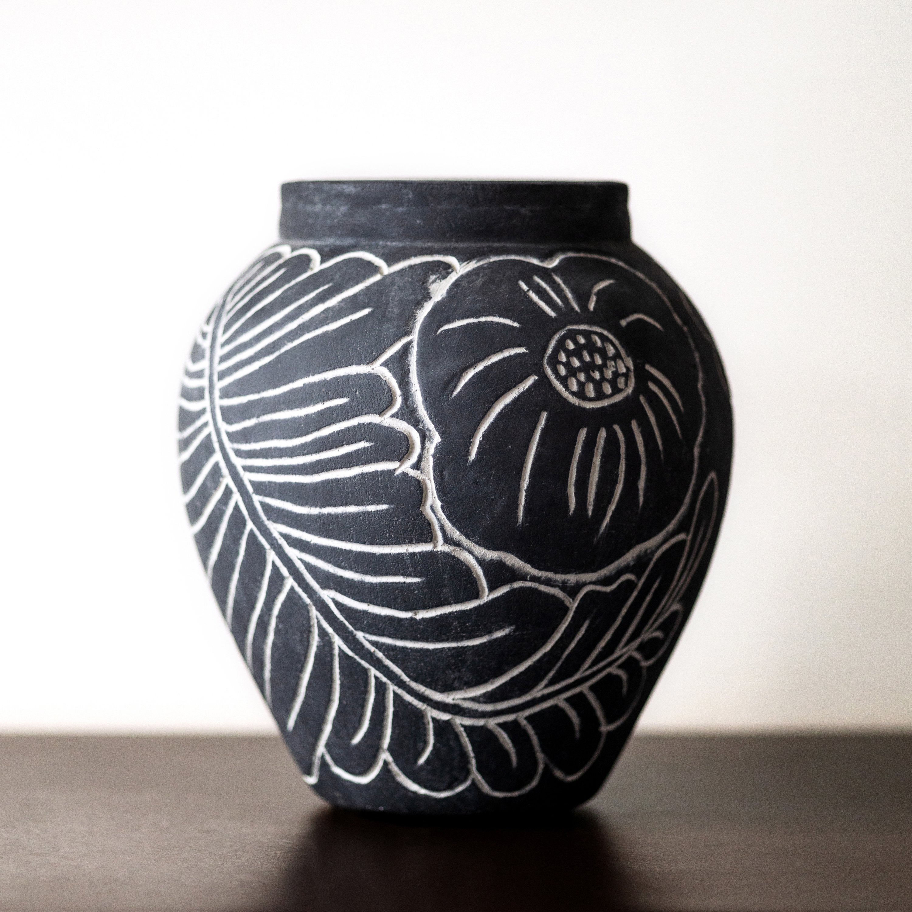 Mostra il prodotto Frida Vase Small Black del produttore Dusty deco