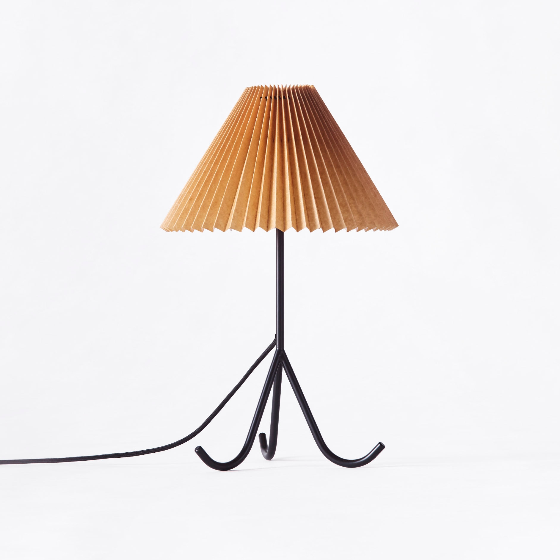 Mostra il prodotto Geraldine Table Lamp del produttore Dusty deco