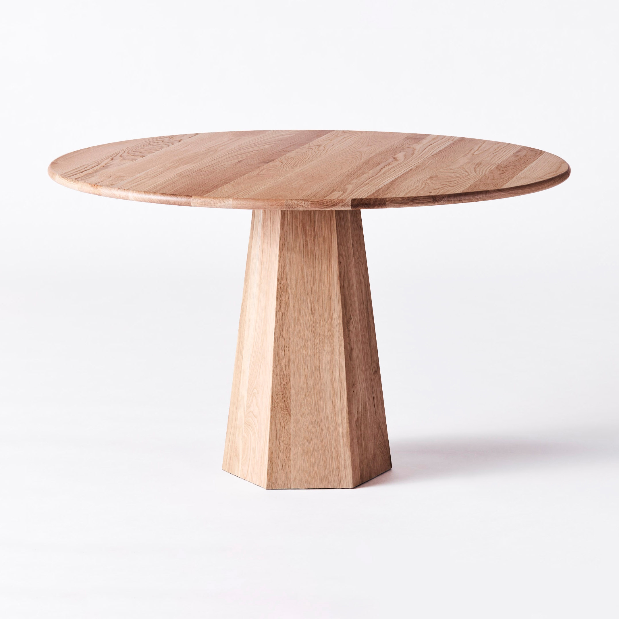 Mostra il prodotto Hexagon Dining Table Oak 120 del produttore Dusty deco