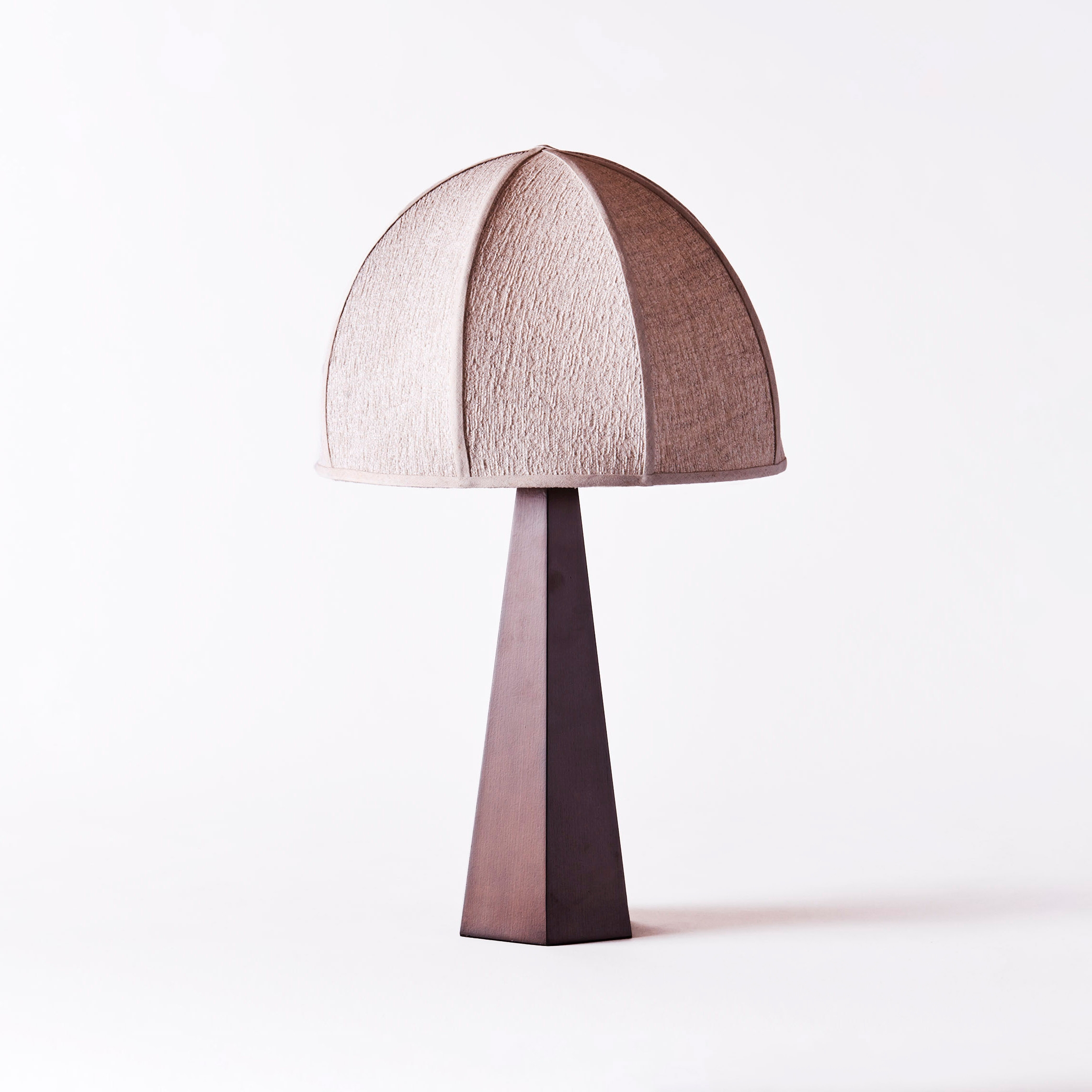 Vertoon produk Hexagon Table Lamp van vervaardiger Dusty deco