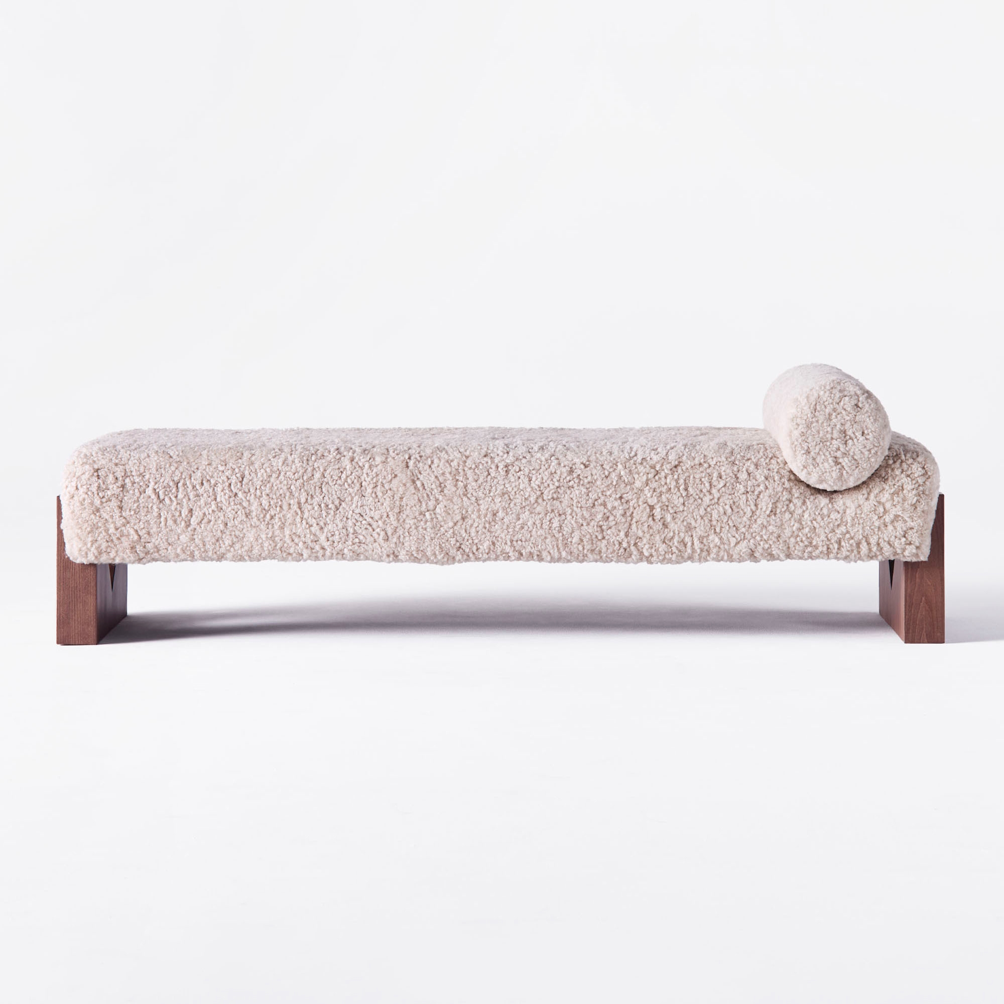 Afficher le produit V Day Bed Sheepskin du fabricant Dusty deco