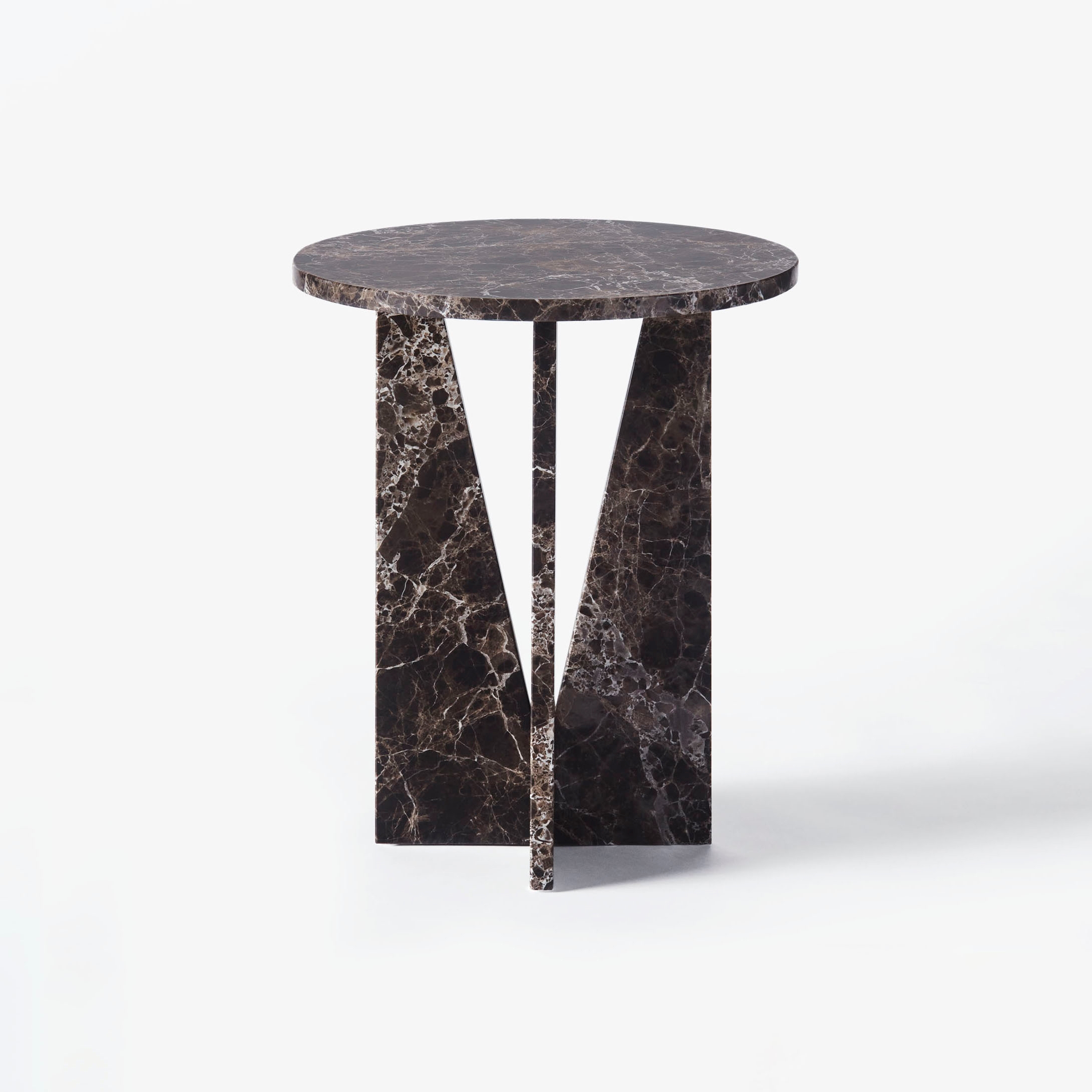 Afficher le produit V Side Table Dark Emperador du fabricant Dusty deco