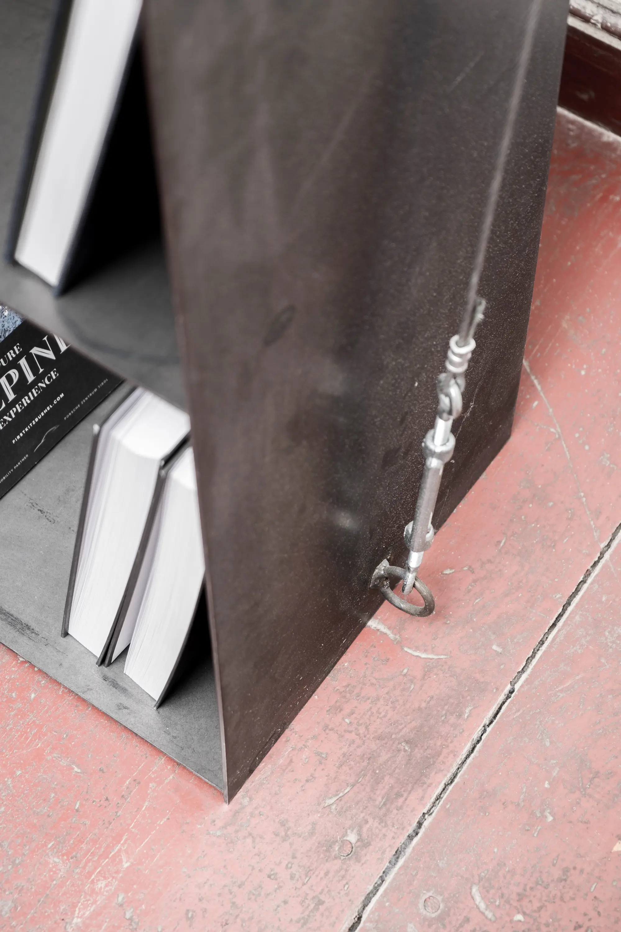 Nils Holger Moormann - Gespanntes Regal