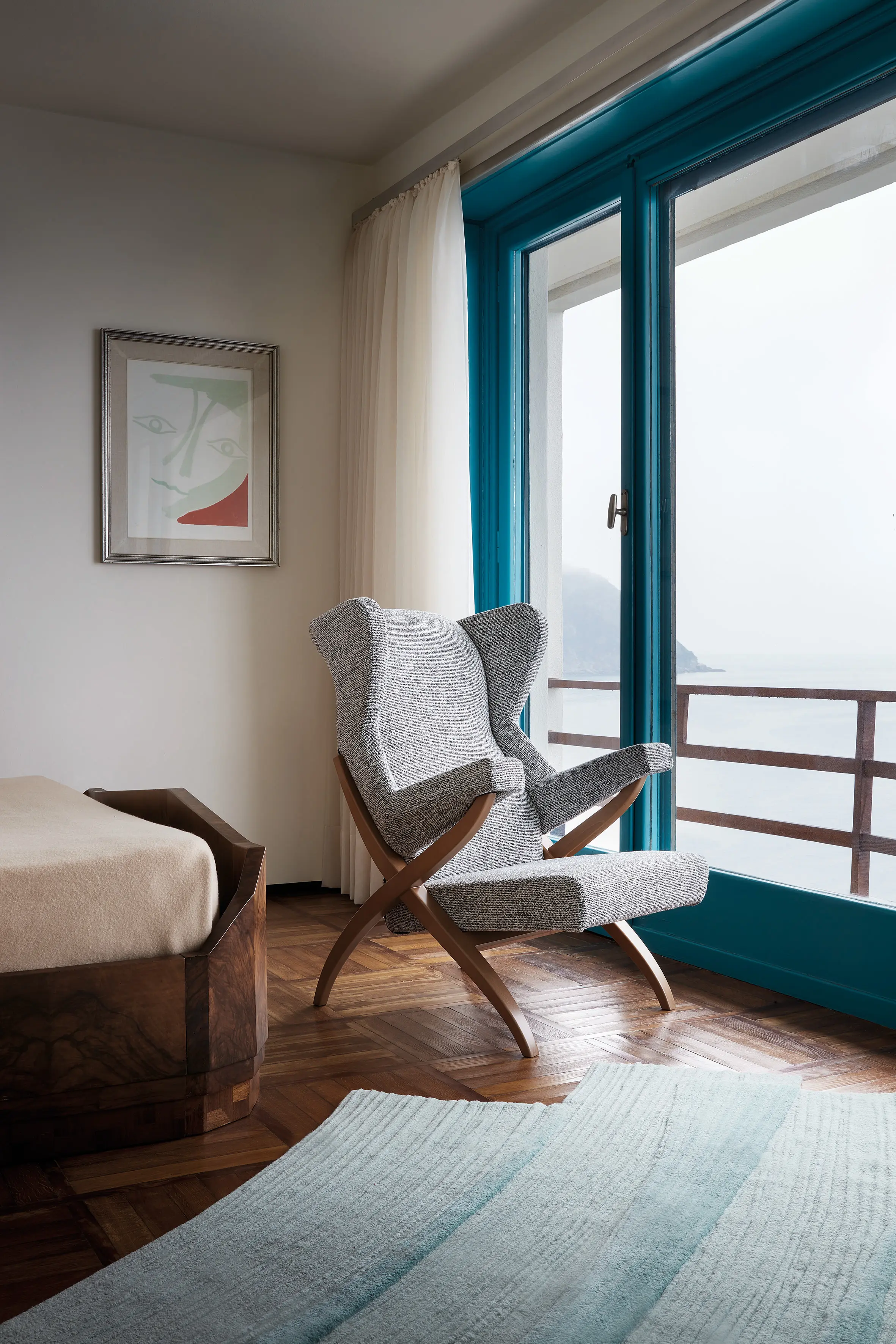 ARFLEX - Fiorenza Sessel - Version mit Nussbaum gebeizter Basis