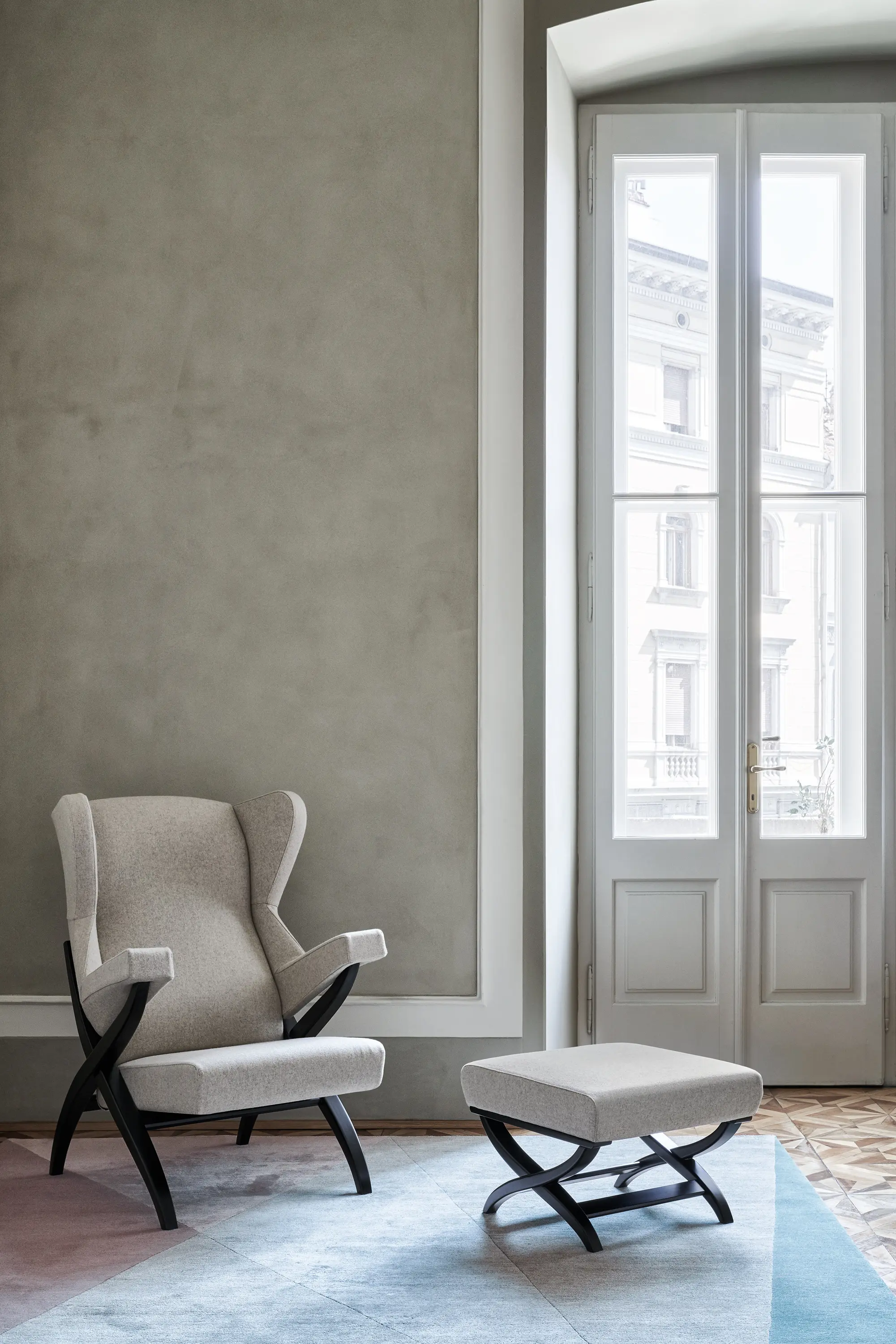 ARFLEX - Pouf Pouf - Walnut Canaletto lacquered base Version