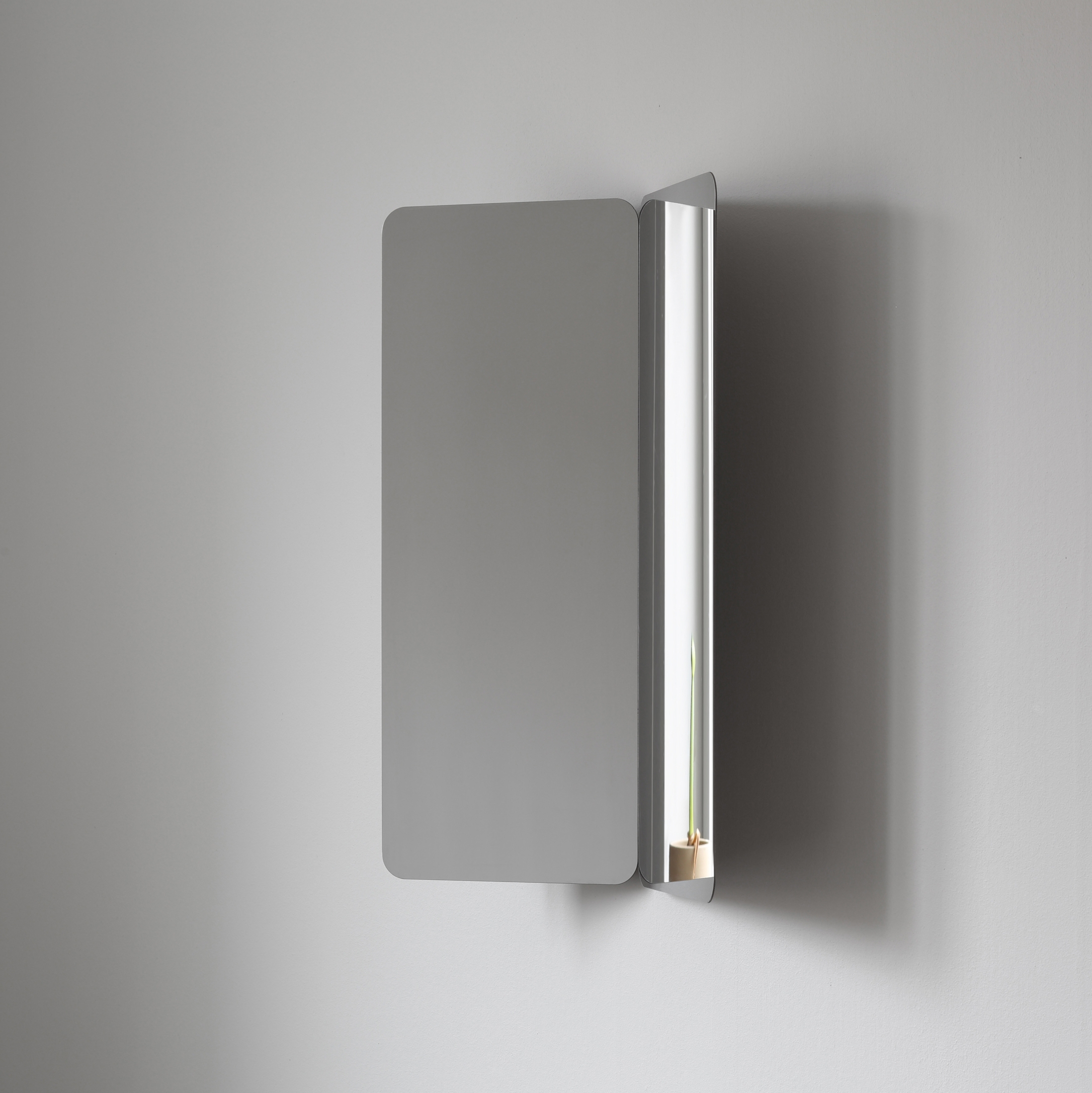 Mostrar el producto 124° Mirror del fabricante Artek