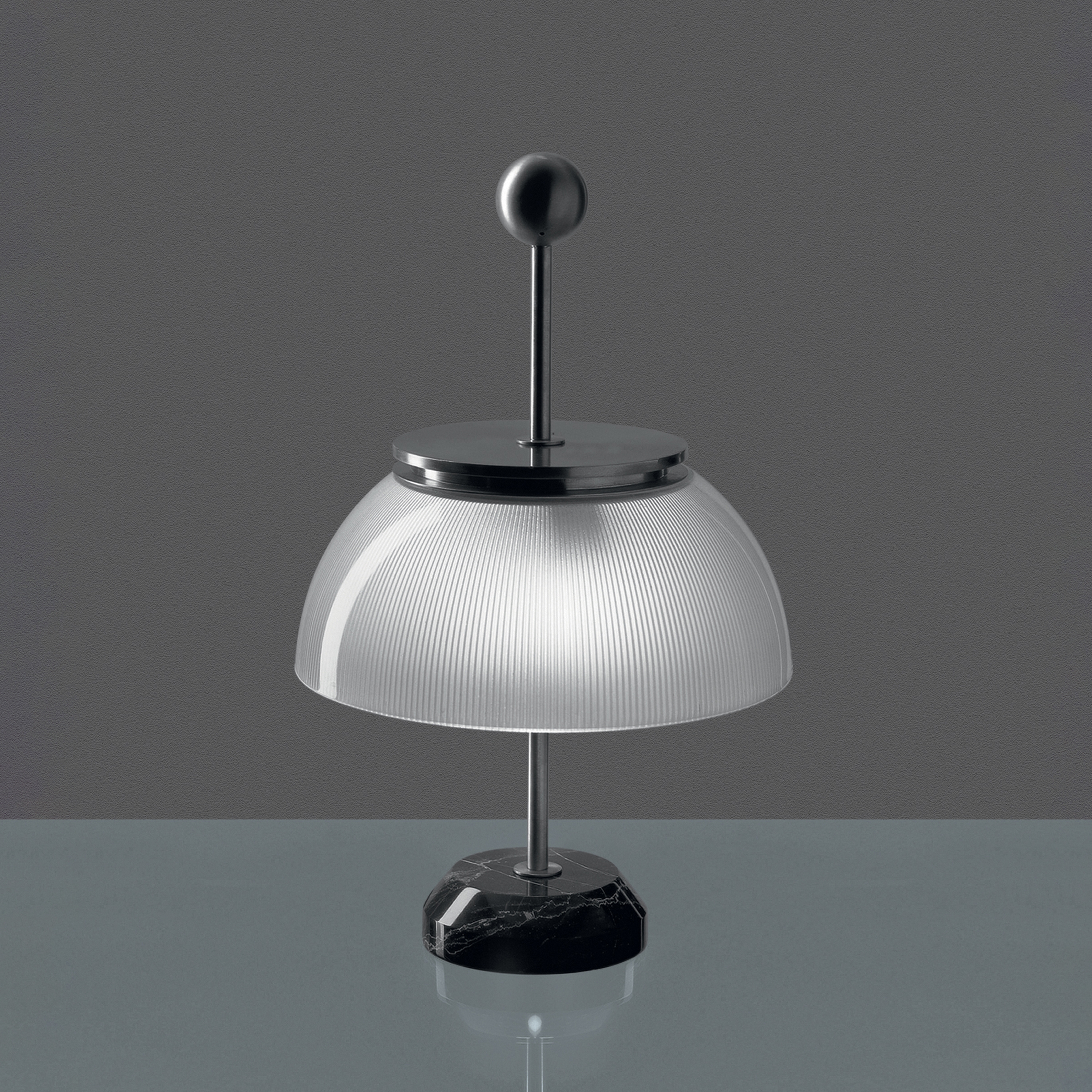 Mostra il prodotto Alfa Table del produttore Artemide