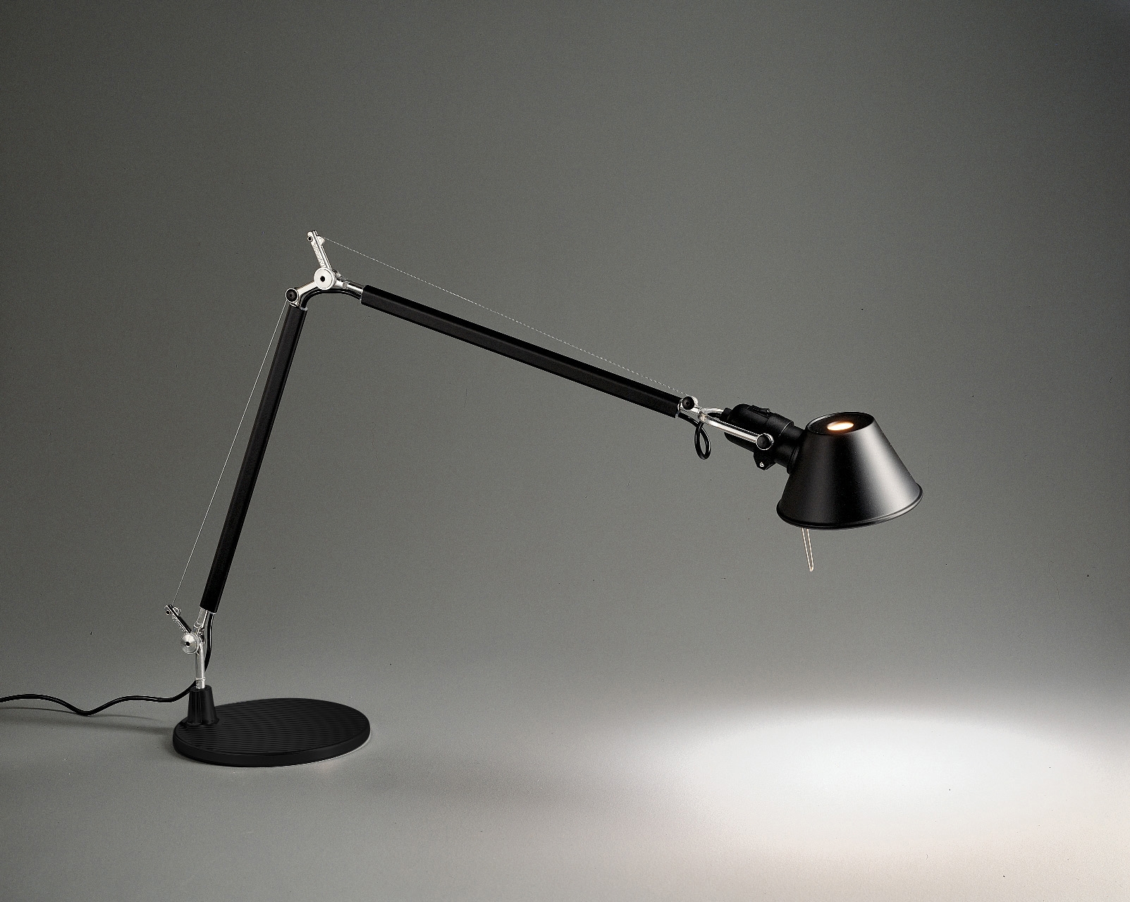 Display product Tolomeo Table from manufacturer Artemide