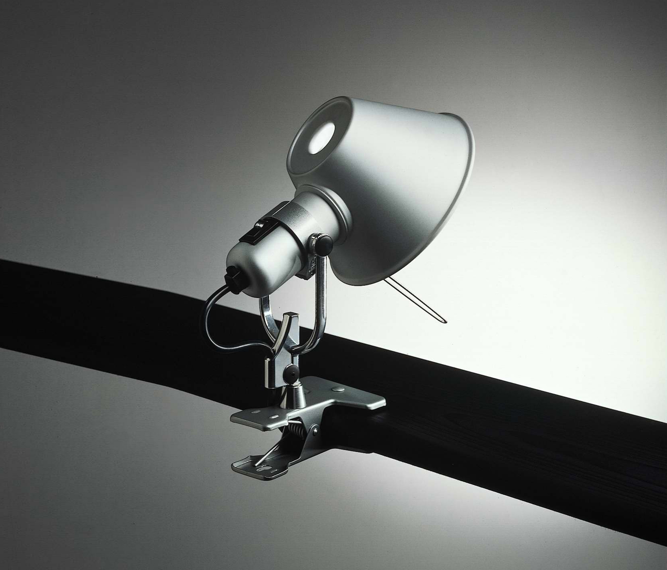 Mostrar el producto Tolomeo Pinza del fabricante Artemide
