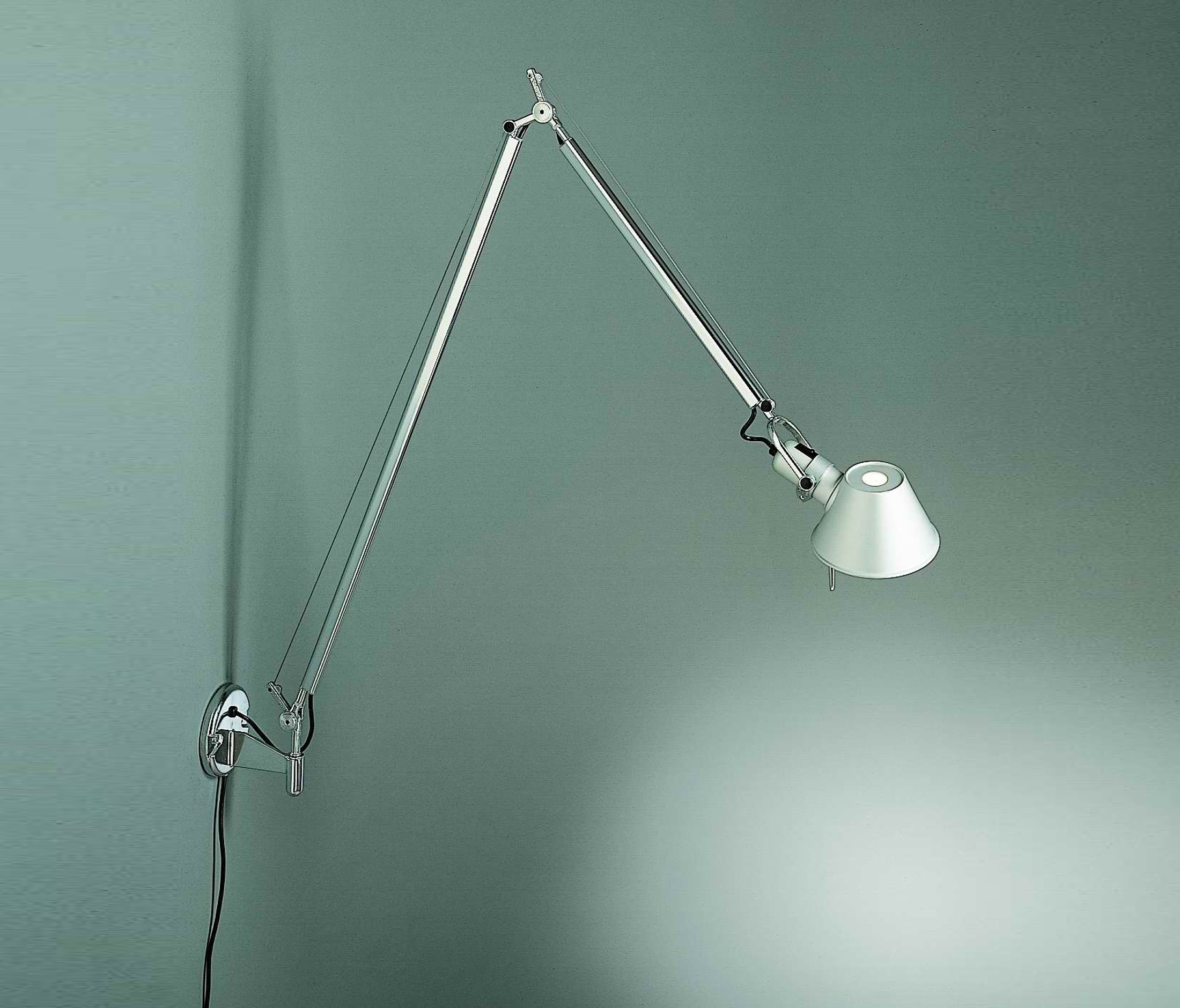 Display product Tolomeo Braccio Wall from manufacturer Artemide