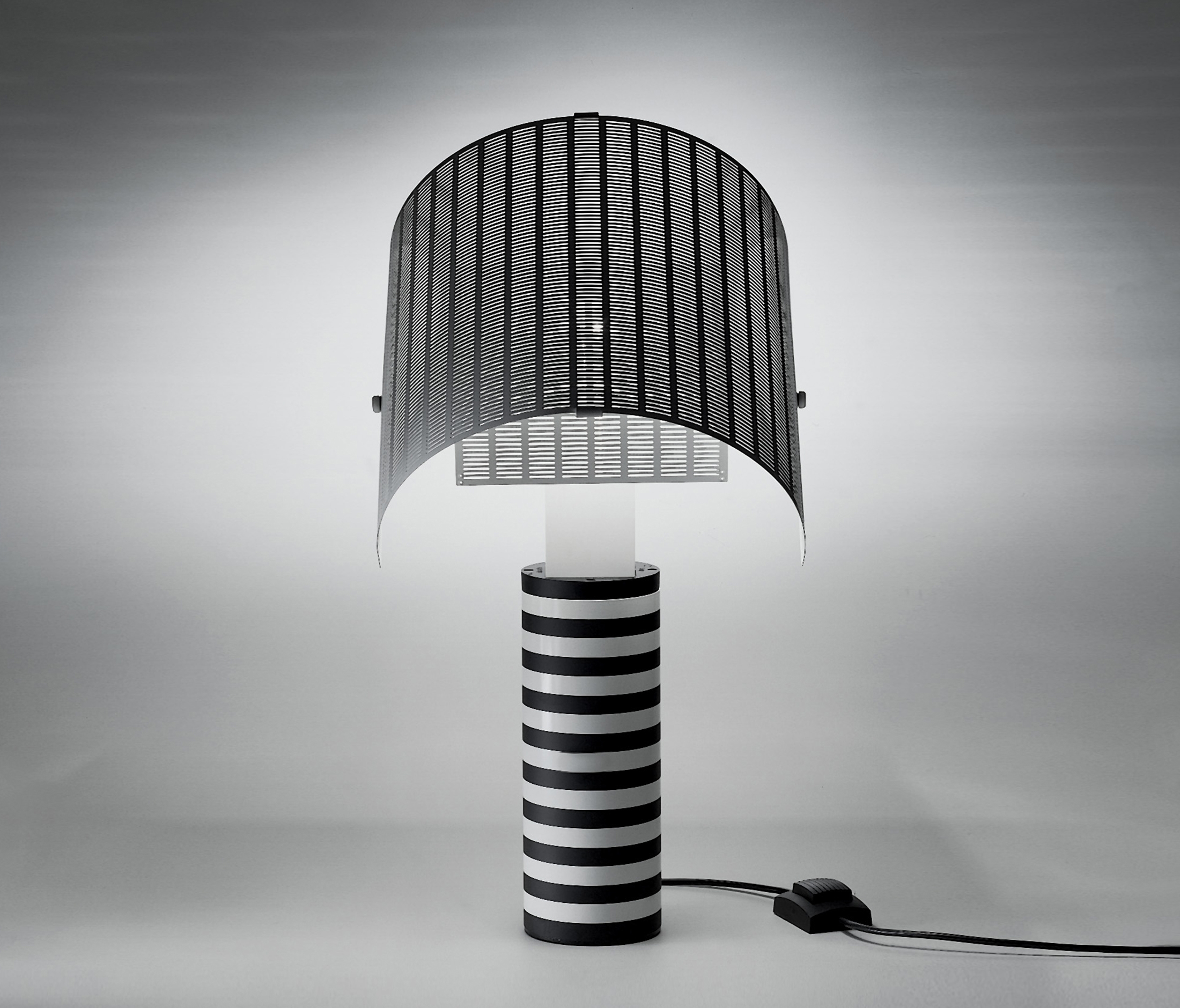 Display product Shogun Table from manufacturer Artemide