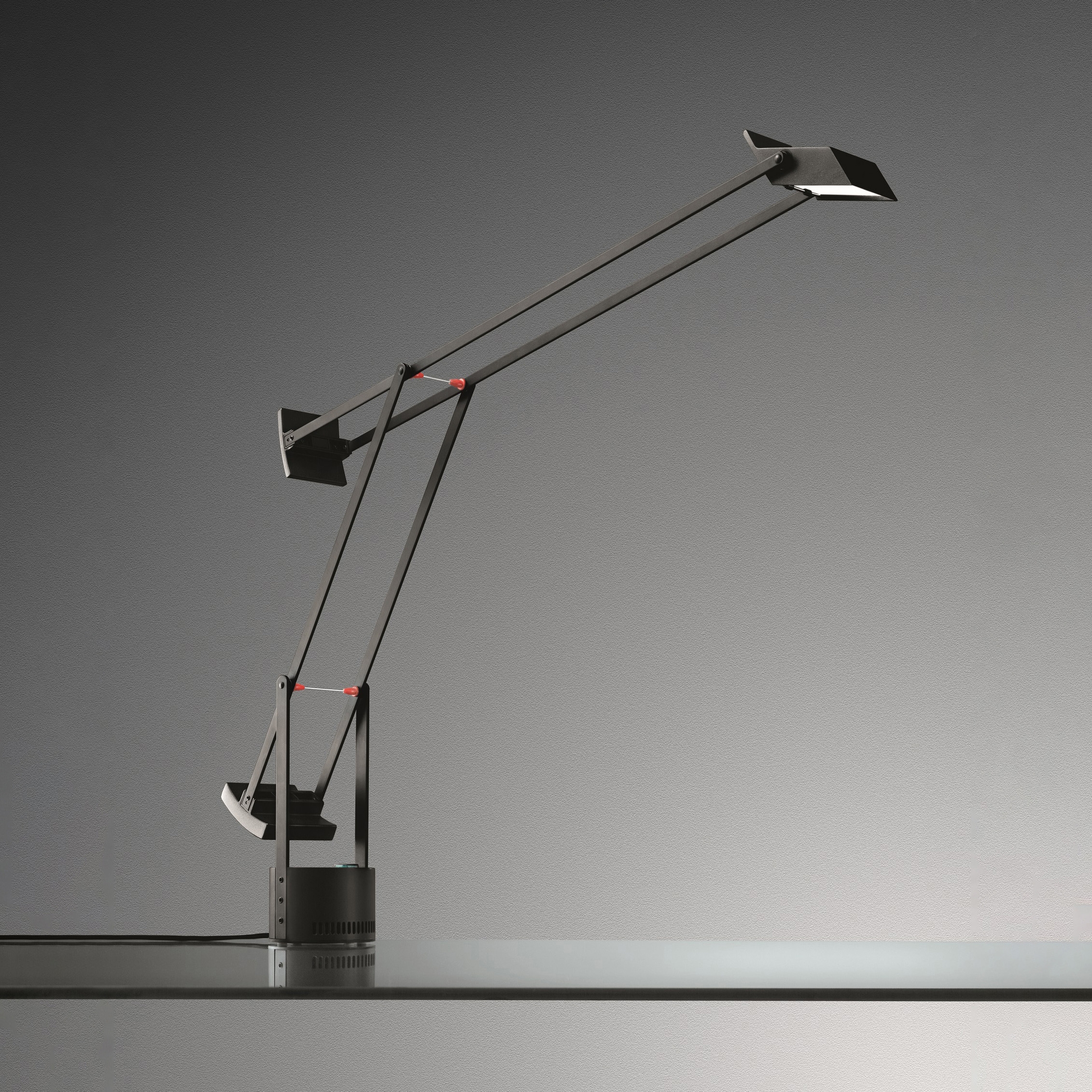 Display product Tizio Table from manufacturer Artemide
