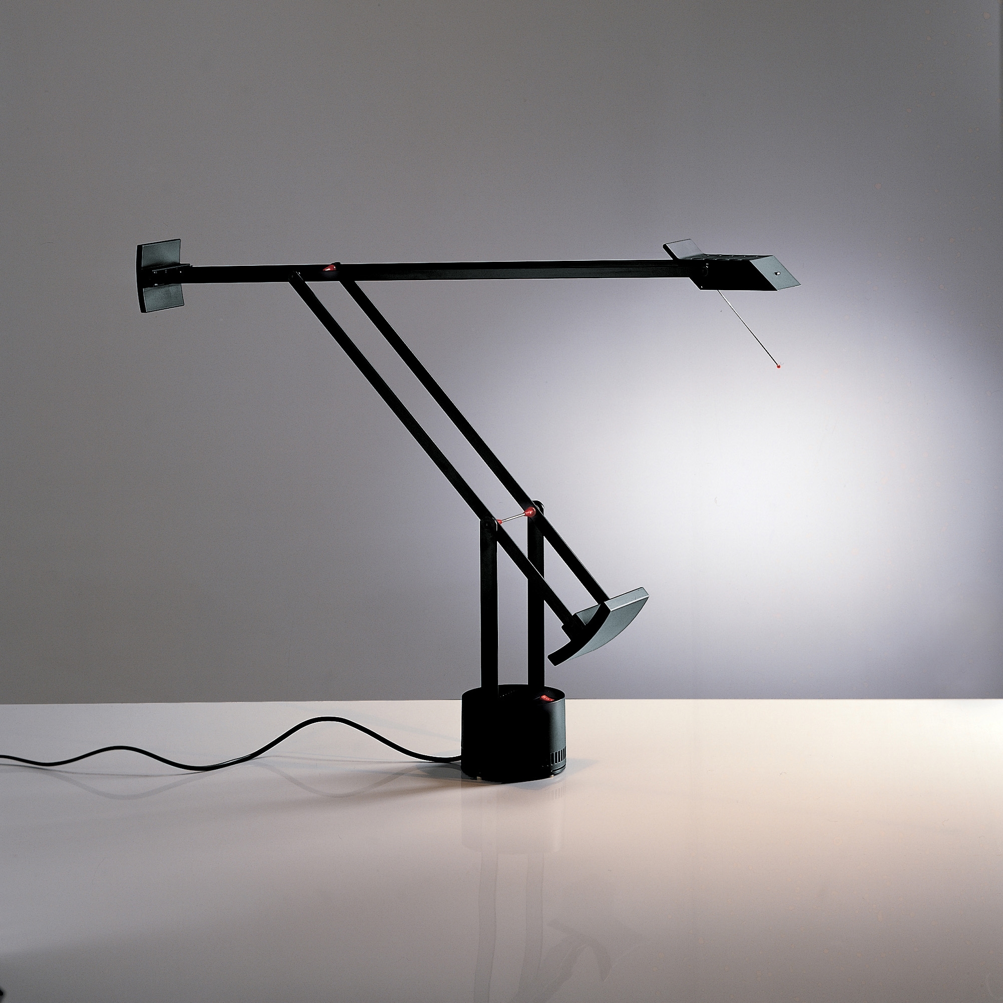 Display product Tizio 35 Table from manufacturer Artemide