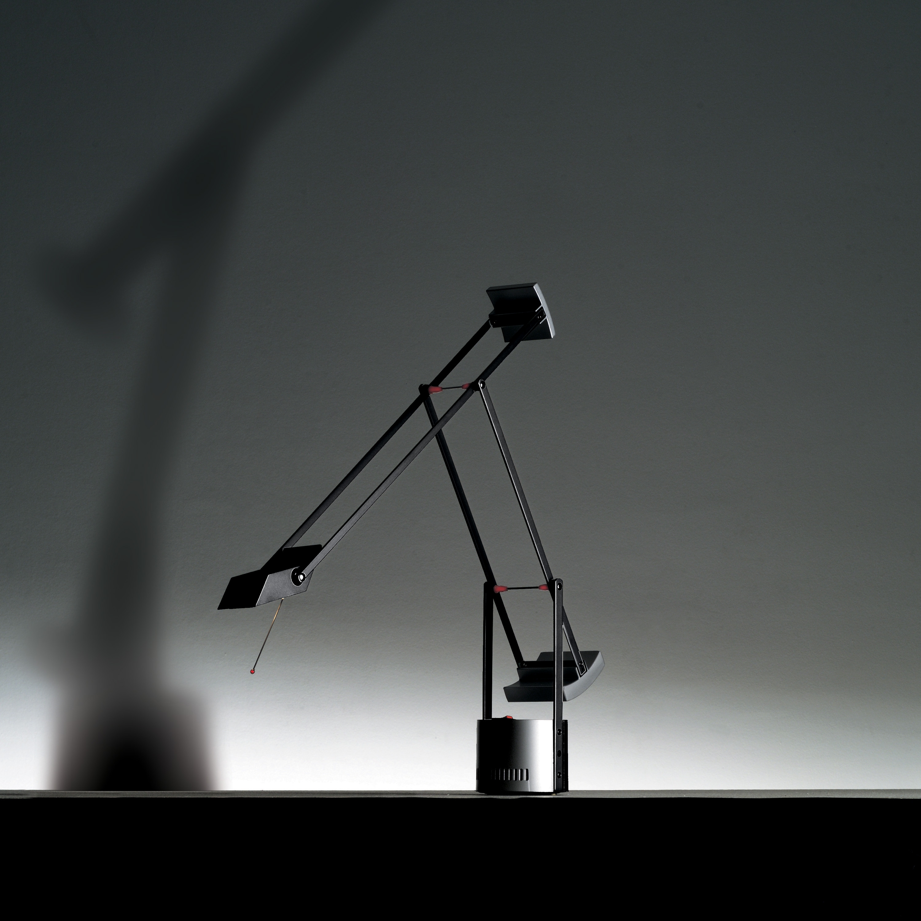 Vertoon produk Tizio Micro Table van vervaardiger Artemide